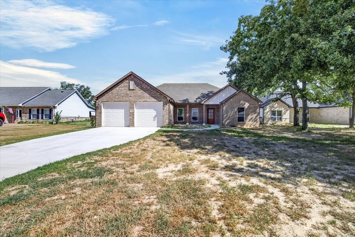Single Family Residence For Sale in Henderson County , 140 Bedfords Bend, Gun Barrel City, Texas 75156, 3 Bedroom, 2 Bathroom, 2 Garage spaces, 1,600 Sqft, built in 2026, mls#21376700, Real Estate Agent in Gun Barrel City, Homes For Sale in Henderson county, Homes For Sale in Gun Barrel City, Realtor in Gun Barrel City Texas, Real Estate Brokerage Independent Realty Texas, Luminita Cordes Realtor