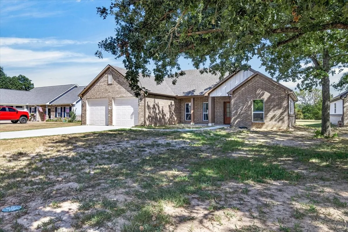Single Family Residence For Sale in Henderson County , 140 Bedfords Bend, Gun Barrel City, Texas 75156, 3 Bedroom, 2 Bathroom, 2 Garage spaces, 1,600 Sqft, built in 2026, mls#21376700, Real Estate Agent in Gun Barrel City, Homes For Sale in Henderson county, Homes For Sale in Gun Barrel City, Realtor in Gun Barrel City Texas, Real Estate Brokerage Independent Realty Texas, Luminita Cordes Realtor