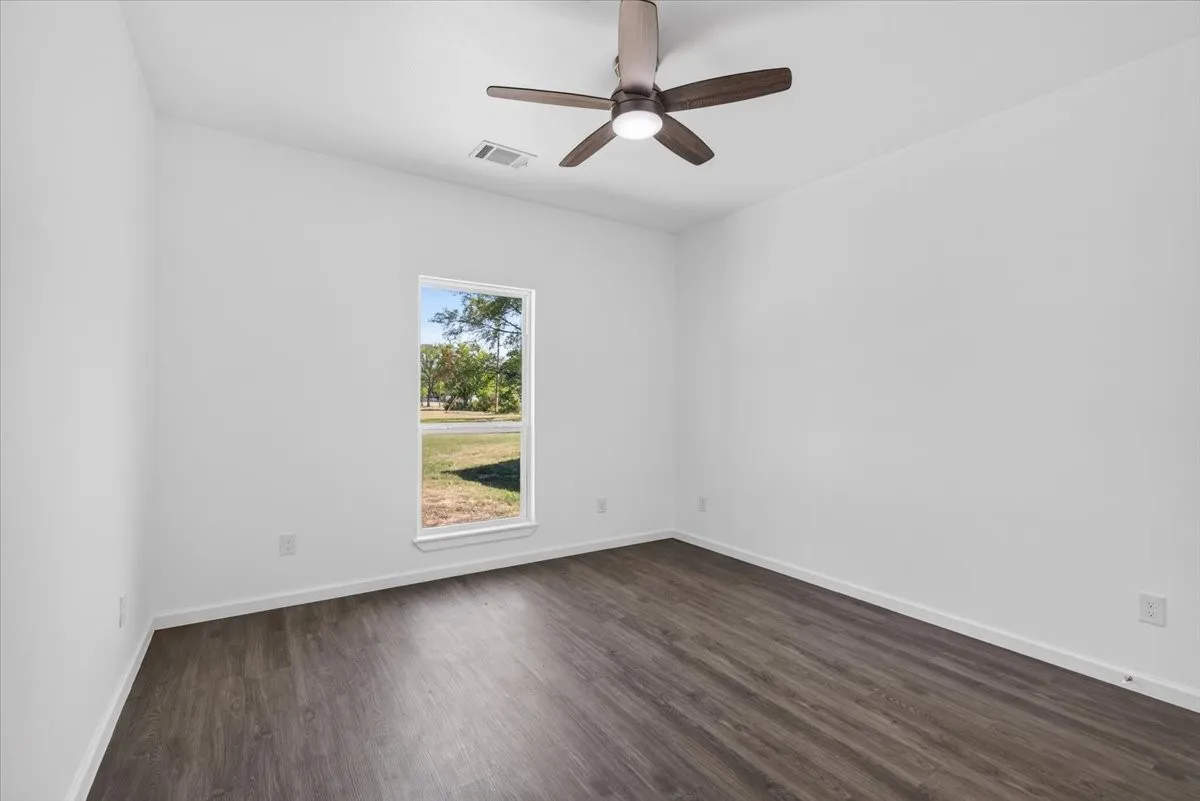 Single Family Residence For Sale in Henderson County , 140 Bedfords Bend, Gun Barrel City, Texas 75156, 3 Bedroom, 2 Bathroom, 2 Garage spaces, 1,600 Sqft, built in 2026, mls#21376700, Real Estate Agent in Gun Barrel City, Homes For Sale in Henderson county, Homes For Sale in Gun Barrel City, Realtor in Gun Barrel City Texas, Real Estate Brokerage Independent Realty Texas, Luminita Cordes Realtor