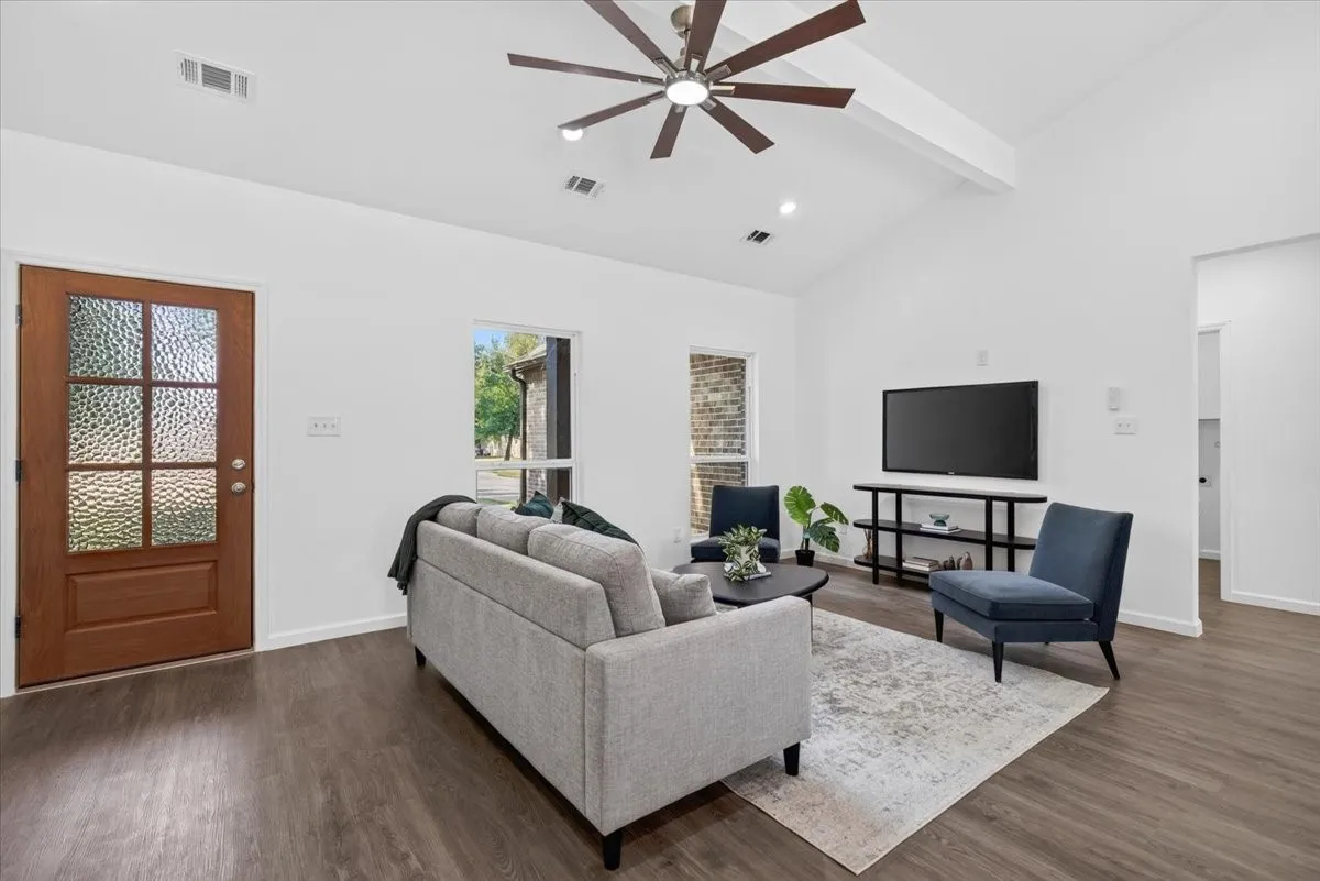 Single Family Residence For Sale in Henderson County , 140 Bedfords Bend, Gun Barrel City, Texas 75156, 3 Bedroom, 2 Bathroom, 2 Garage spaces, 1,600 Sqft, built in 2026, mls#21376700, Real Estate Agent in Gun Barrel City, Homes For Sale in Henderson county, Homes For Sale in Gun Barrel City, Realtor in Gun Barrel City Texas, Real Estate Brokerage Independent Realty Texas, Luminita Cordes Realtor