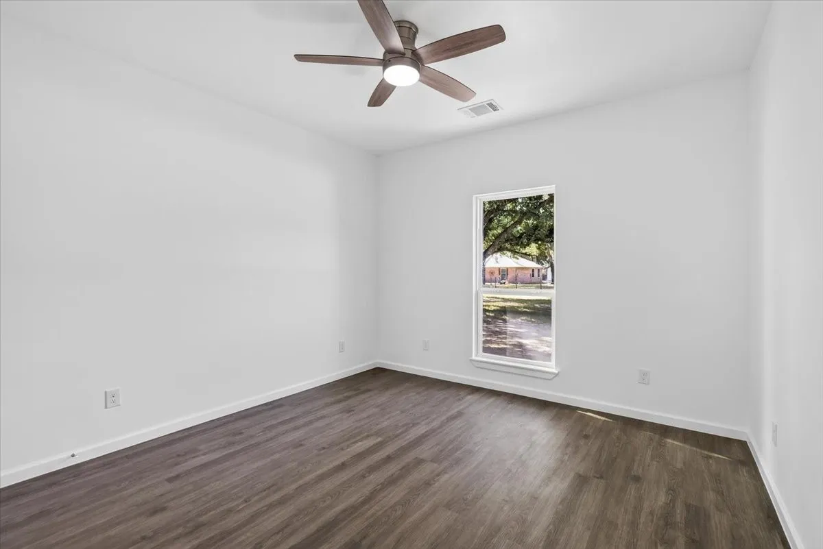 Single Family Residence For Sale in Henderson County , 140 Bedfords Bend, Gun Barrel City, Texas 75156, 3 Bedroom, 2 Bathroom, 2 Garage spaces, 1,600 Sqft, built in 2026, mls#21376700, Real Estate Agent in Gun Barrel City, Homes For Sale in Henderson county, Homes For Sale in Gun Barrel City, Realtor in Gun Barrel City Texas, Real Estate Brokerage Independent Realty Texas, Luminita Cordes Realtor