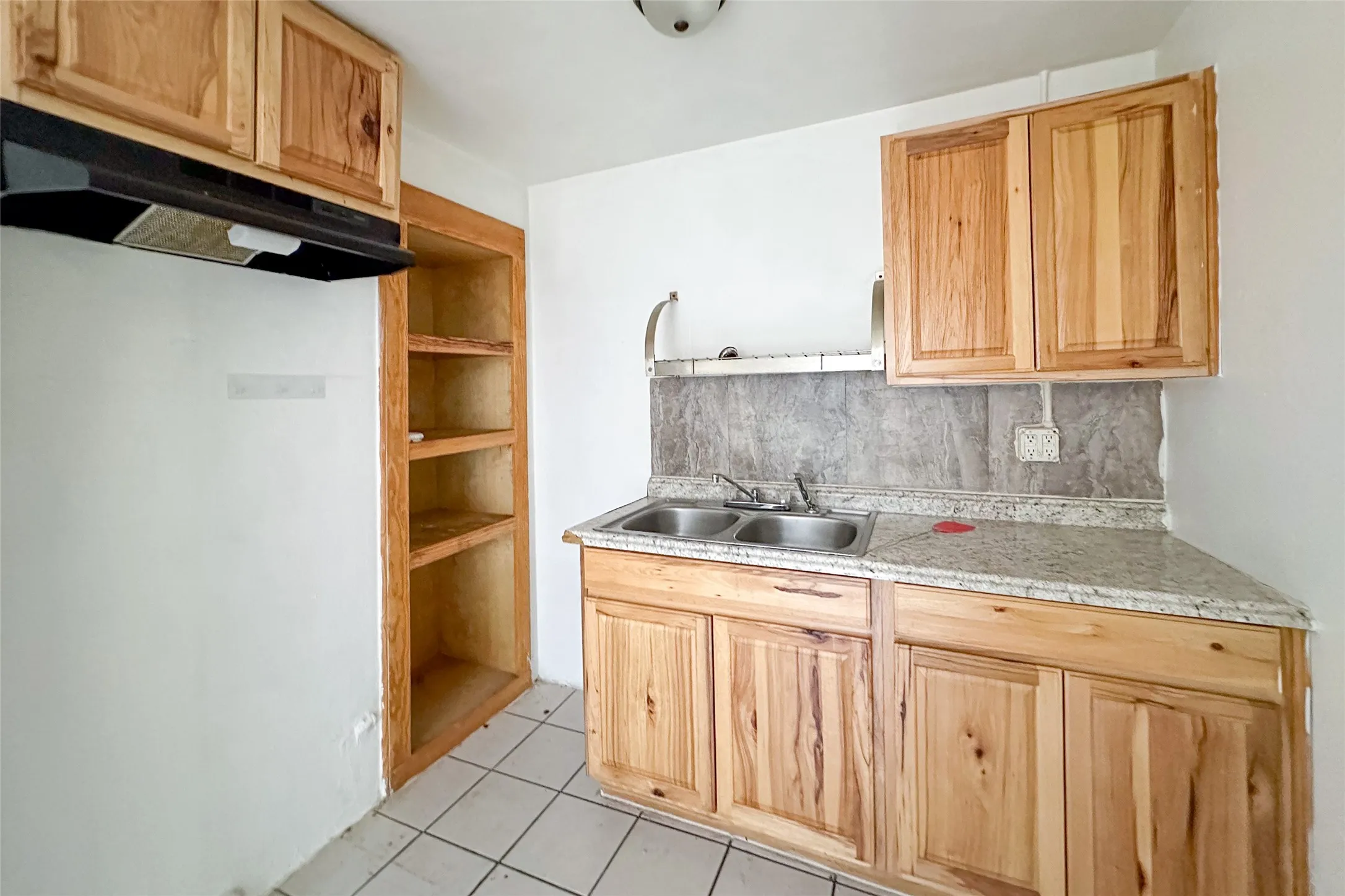 Single Family Residence For Sale in Henderson County , 911 Alice Street, Trinidad, Texas 75163, 1 Bedroom, 1 Bathroom, Garage spaces, 548 Sqft, built in 0, mls#21376670, Real Estate Agent in Trinidad, Homes For Sale in Henderson county, Homes For Sale in Trinidad, Realtor in Trinidad Texas, Real Estate Brokerage Independent Realty Texas, Luminita Cordes Realtor