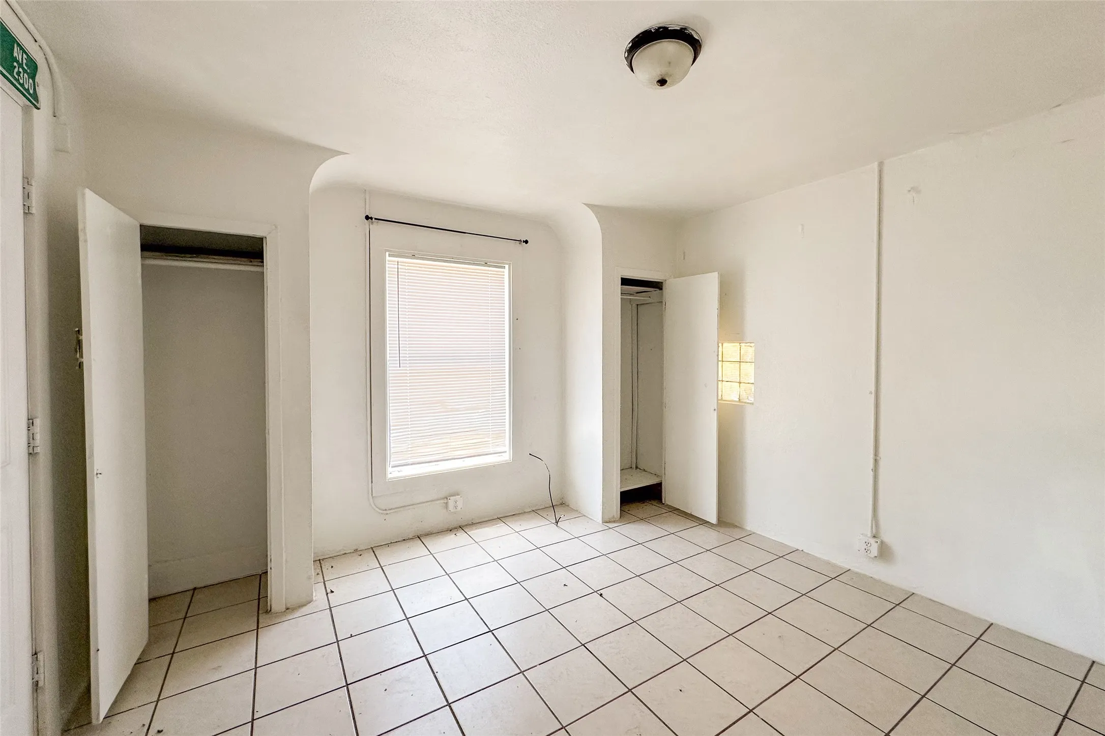 Single Family Residence For Sale in Henderson County , 911 Alice Street, Trinidad, Texas 75163, 1 Bedroom, 1 Bathroom, Garage spaces, 548 Sqft, built in 0, mls#21376670, Real Estate Agent in Trinidad, Homes For Sale in Henderson county, Homes For Sale in Trinidad, Realtor in Trinidad Texas, Real Estate Brokerage Independent Realty Texas, Luminita Cordes Realtor