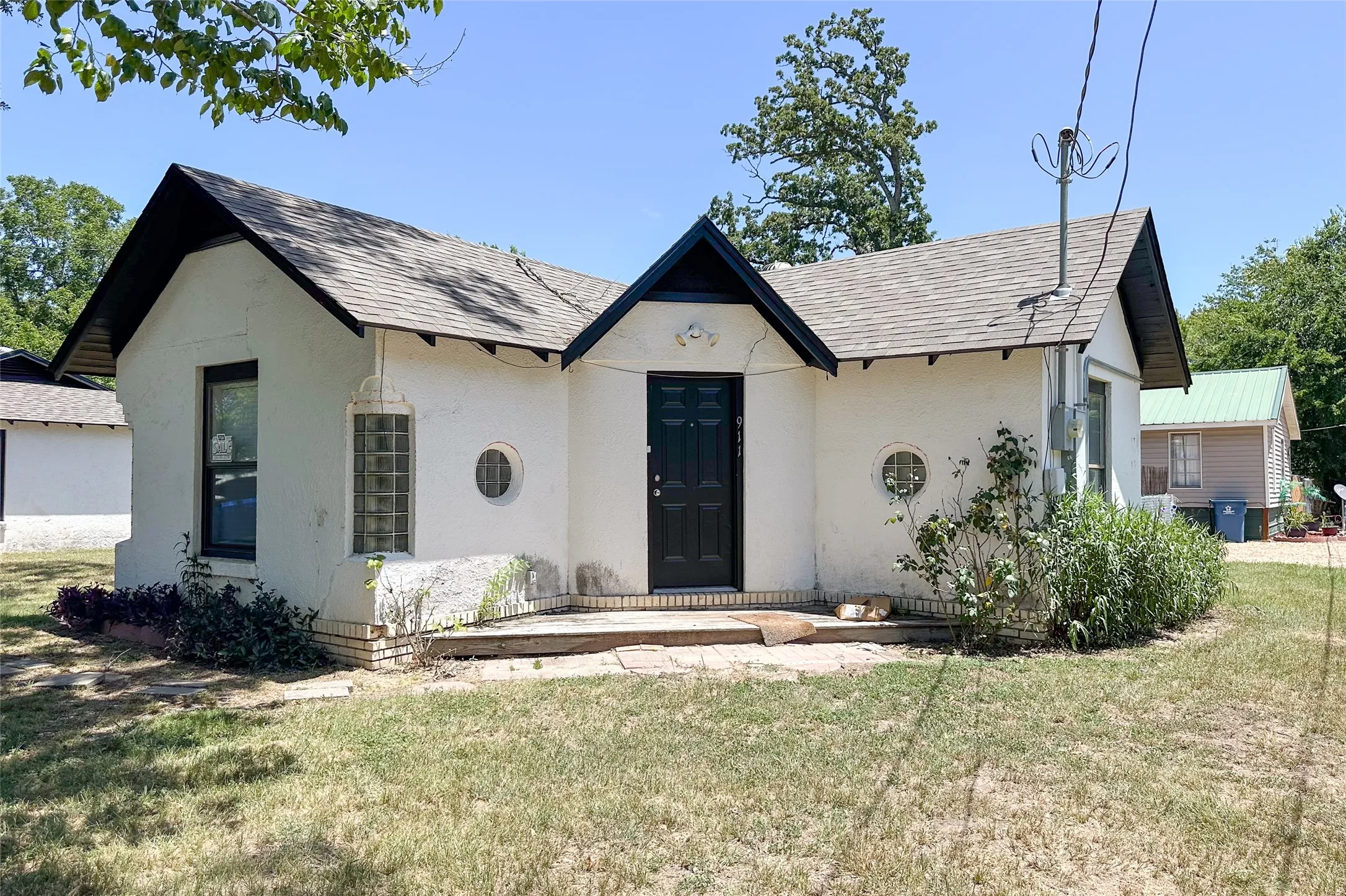 Single Family Residence For Sale in Henderson County , 911 Alice Street, Trinidad, Texas 75163, 1 Bedroom, 1 Bathroom, Garage spaces, 548 Sqft, built in 0, mls#21376670, Real Estate Agent in Trinidad, Homes For Sale in Henderson county, Homes For Sale in Trinidad, Realtor in Trinidad Texas, Real Estate Brokerage Independent Realty Texas, Luminita Cordes Realtor