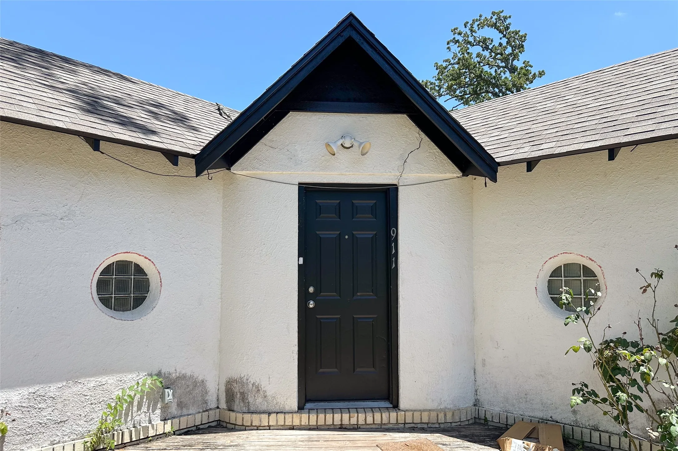 Single Family Residence For Sale in Henderson County , 911 Alice Street, Trinidad, Texas 75163, 1 Bedroom, 1 Bathroom, Garage spaces, 548 Sqft, built in 0, mls#21376670, Real Estate Agent in Trinidad, Homes For Sale in Henderson county, Homes For Sale in Trinidad, Realtor in Trinidad Texas, Real Estate Brokerage Independent Realty Texas, Luminita Cordes Realtor