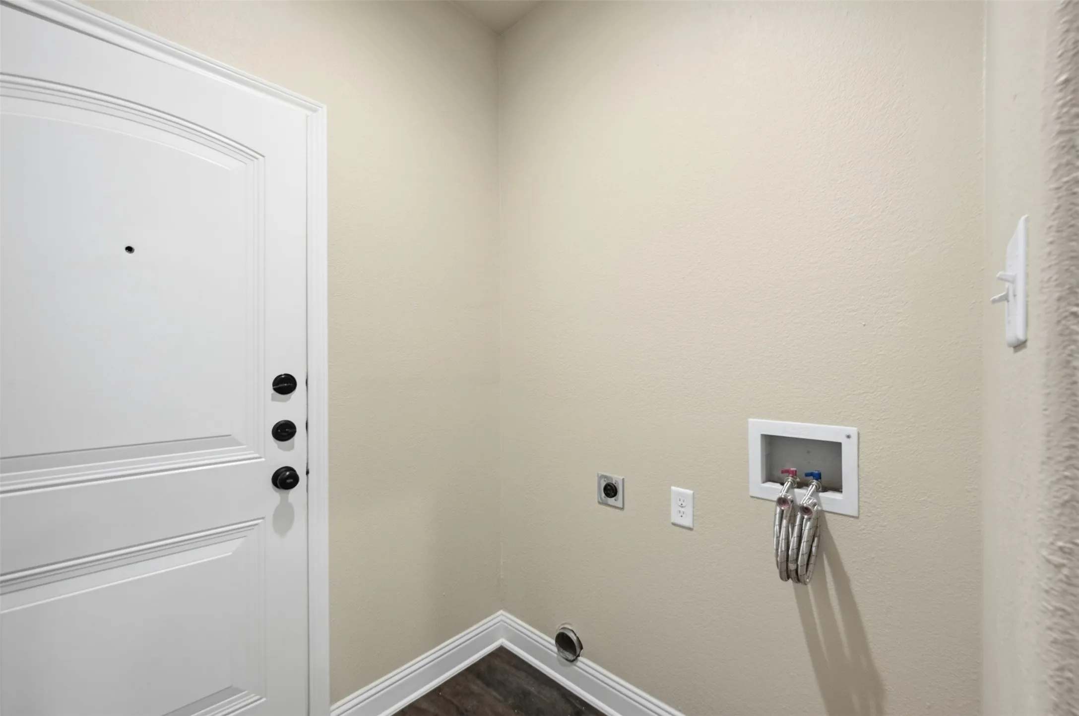 Duplex For Rent in Tarrant County , 3217 Karen Street 3219, Fort Worth, Texas 76116, 3 Bedroom, 2 Bathroom, 1 Garage spaces, 1,089 Sqft, built in 2015, mls#21376657, Real Estate Agent in Fort Worth, Homes For Rent in Tarrant county, Homes For Rent in Fort Worth, Realtor in Fort Worth Texas, Real Estate Brokerage Independent Realty Texas, Luminita Cordes Realtor
