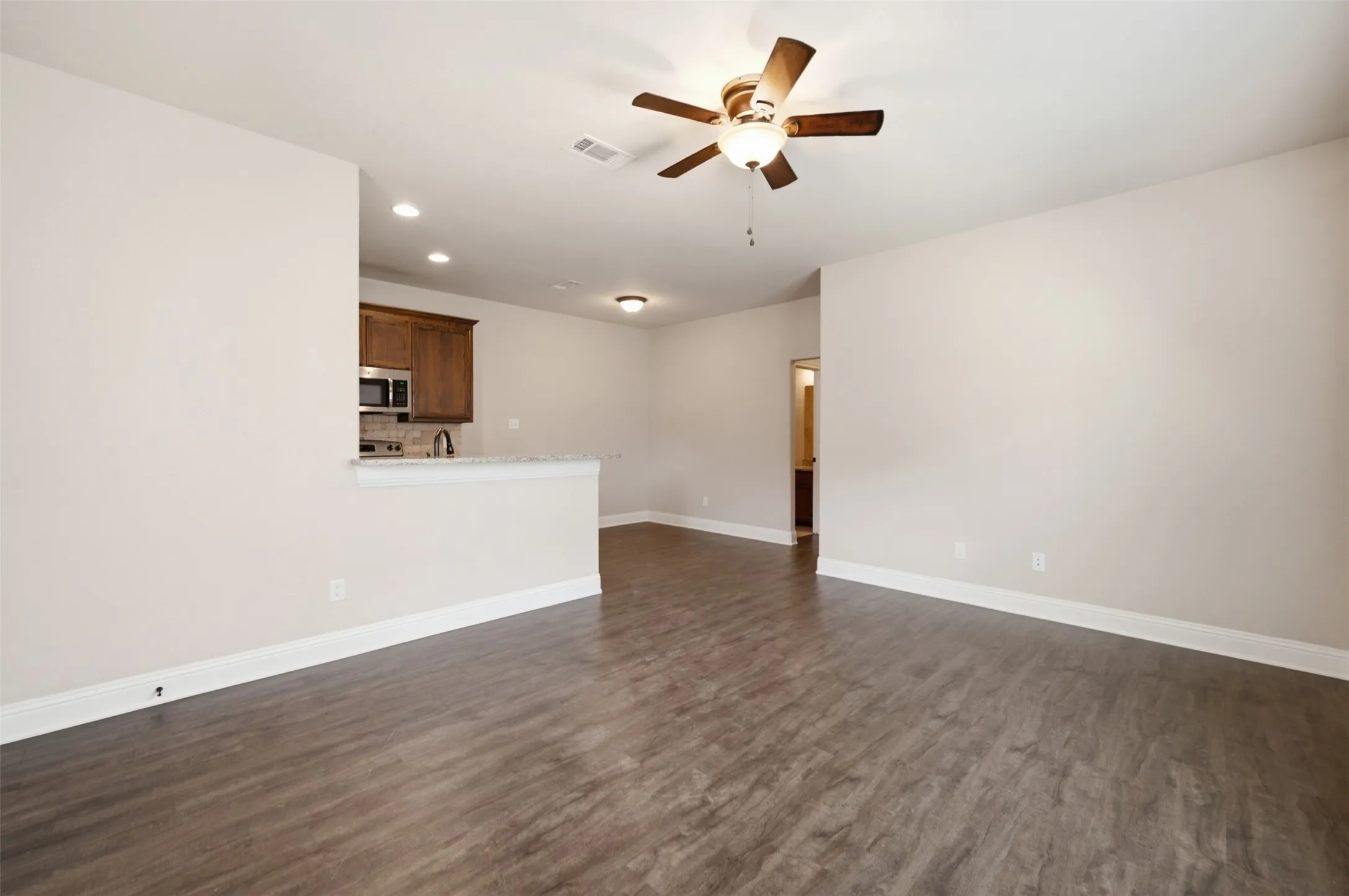 Duplex For Rent in Tarrant County , 3217 Karen Street 3219, Fort Worth, Texas 76116, 3 Bedroom, 2 Bathroom, 1 Garage spaces, 1,089 Sqft, built in 2015, mls#21376657, Real Estate Agent in Fort Worth, Homes For Rent in Tarrant county, Homes For Rent in Fort Worth, Realtor in Fort Worth Texas, Real Estate Brokerage Independent Realty Texas, Luminita Cordes Realtor