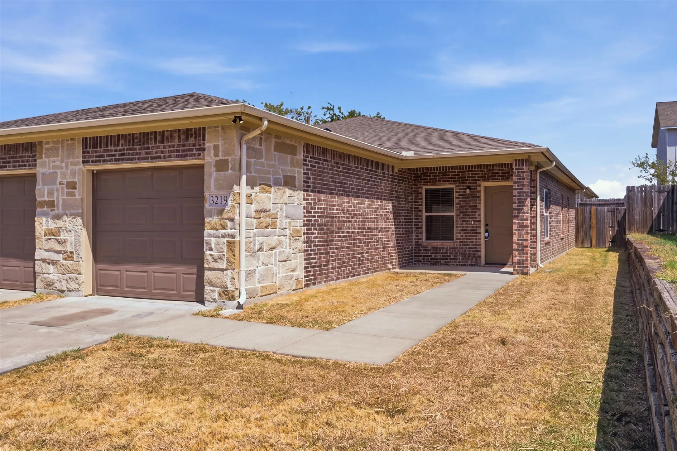 Duplex For Rent in Tarrant County , 3217 Karen Street 3219, Fort Worth, Texas 76116, 3 Bedroom, 2 Bathroom, 1 Garage spaces, 1,089 Sqft, built in 2015, mls#21376657, Real Estate Agent in Fort Worth, Homes For Rent in Tarrant county, Homes For Rent in Fort Worth, Realtor in Fort Worth Texas, Real Estate Brokerage Independent Realty Texas, Luminita Cordes Realtor