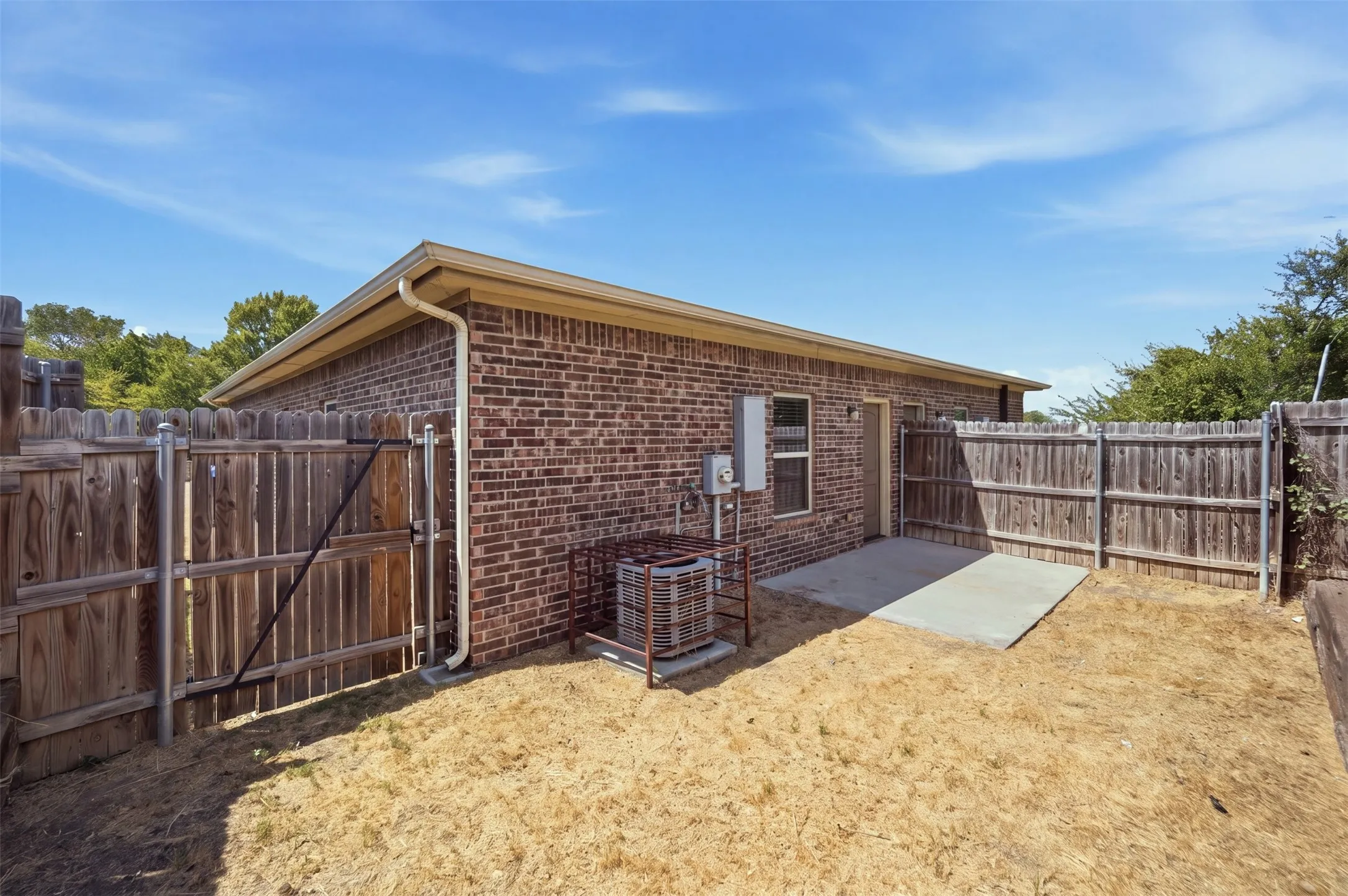 Duplex For Rent in Tarrant County , 3217 Karen Street 3219, Fort Worth, Texas 76116, 3 Bedroom, 2 Bathroom, 1 Garage spaces, 1,089 Sqft, built in 2015, mls#21376657, Real Estate Agent in Fort Worth, Homes For Rent in Tarrant county, Homes For Rent in Fort Worth, Realtor in Fort Worth Texas, Real Estate Brokerage Independent Realty Texas, Luminita Cordes Realtor