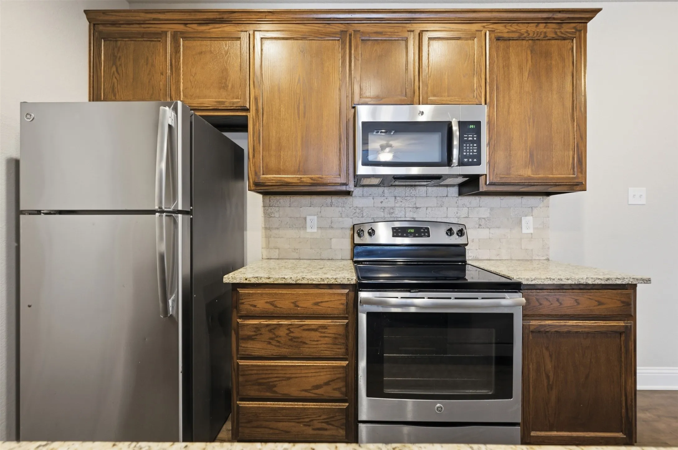 Duplex For Rent in Tarrant County , 3217 Karen Street 3219, Fort Worth, Texas 76116, 3 Bedroom, 2 Bathroom, 1 Garage spaces, 1,089 Sqft, built in 2015, mls#21376657, Real Estate Agent in Fort Worth, Homes For Rent in Tarrant county, Homes For Rent in Fort Worth, Realtor in Fort Worth Texas, Real Estate Brokerage Independent Realty Texas, Luminita Cordes Realtor