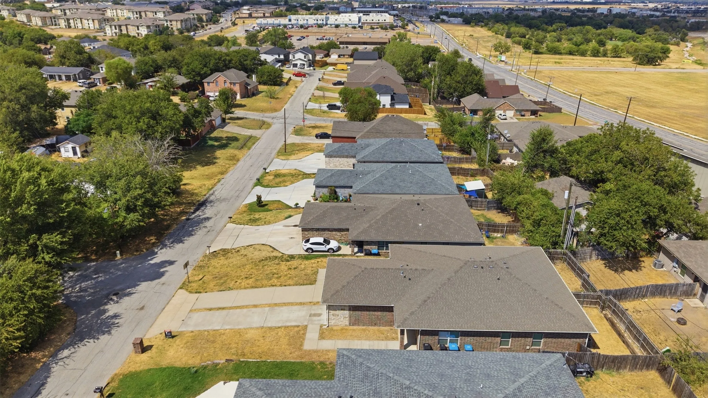 Duplex For Rent in Tarrant County , 3217 Karen Street 3219, Fort Worth, Texas 76116, 3 Bedroom, 2 Bathroom, 1 Garage spaces, 1,089 Sqft, built in 2015, mls#21376657, Real Estate Agent in Fort Worth, Homes For Rent in Tarrant county, Homes For Rent in Fort Worth, Realtor in Fort Worth Texas, Real Estate Brokerage Independent Realty Texas, Luminita Cordes Realtor