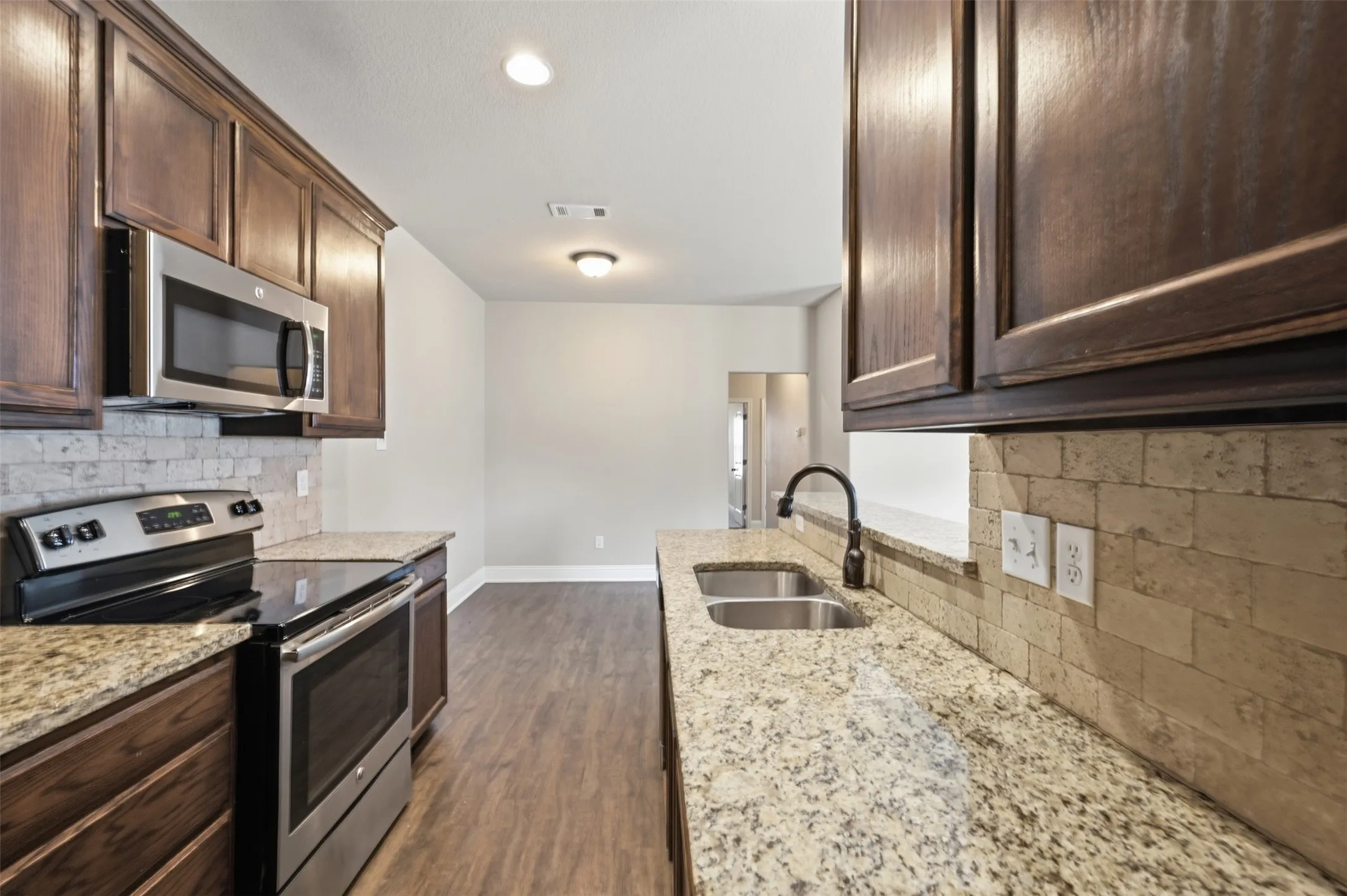 Duplex For Rent in Tarrant County , 3217 Karen Street 3219, Fort Worth, Texas 76116, 3 Bedroom, 2 Bathroom, 1 Garage spaces, 1,089 Sqft, built in 2015, mls#21376657, Real Estate Agent in Fort Worth, Homes For Rent in Tarrant county, Homes For Rent in Fort Worth, Realtor in Fort Worth Texas, Real Estate Brokerage Independent Realty Texas, Luminita Cordes Realtor