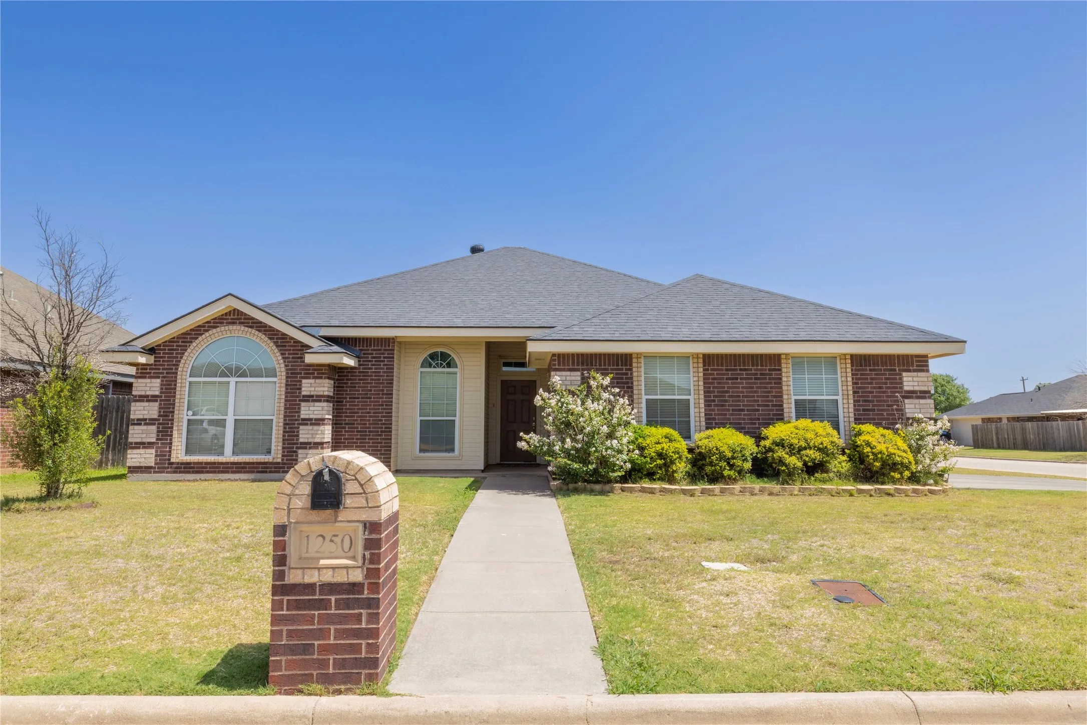Single Family Residence For Rent in Taylor County , 1250 Tulane Drive, Abilene, Texas 79602, 4 Bedroom, 2 Bathroom, 2 Garage spaces, 1,629 Sqft, built in 2005, mls#21376674, Real Estate Agent in Abilene, Homes For Rent in Taylor county, Homes For Rent in Abilene, Realtor in Abilene Texas, Real Estate Brokerage Independent Realty Texas, Luminita Cordes Realtor