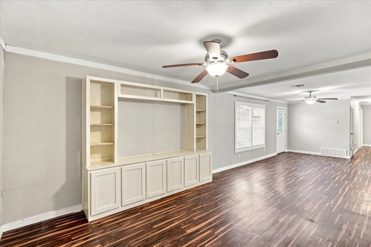 Single Family Residence For Sale in Mc Lennan County , 544 N Dison Drive, Robinson, Texas 76706, 3 Bedroom, 2 Bathroom, Garage spaces, 1,440 Sqft, built in 1968, mls#21374559, Real Estate Agent in Robinson, Homes For Sale in Mc Lennan county, Homes For Sale in Robinson, Realtor in Robinson Texas, Real Estate Brokerage Independent Realty Texas, Luminita Cordes Realtor