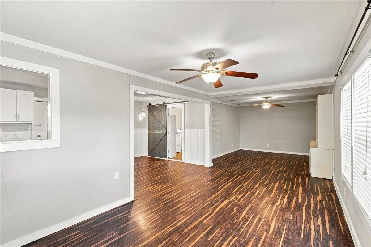 Entry/Livingroom