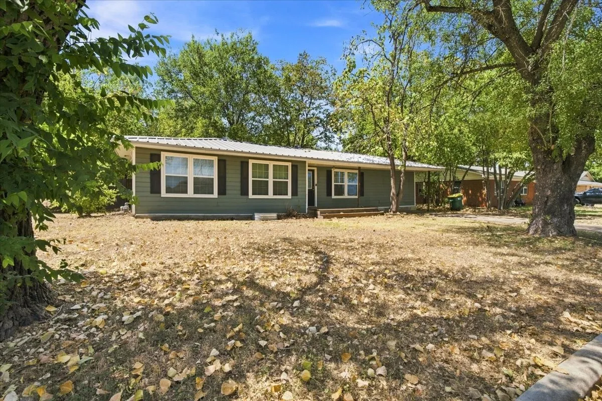 Single Family Residence For Sale in Mc Lennan County , 544 N Dison Drive, Robinson, Texas 76706, 3 Bedroom, 2 Bathroom, Garage spaces, 1,440 Sqft, built in 1968, mls#21374559, Real Estate Agent in Robinson, Homes For Sale in Mc Lennan county, Homes For Sale in Robinson, Realtor in Robinson Texas, Real Estate Brokerage Independent Realty Texas, Luminita Cordes Realtor