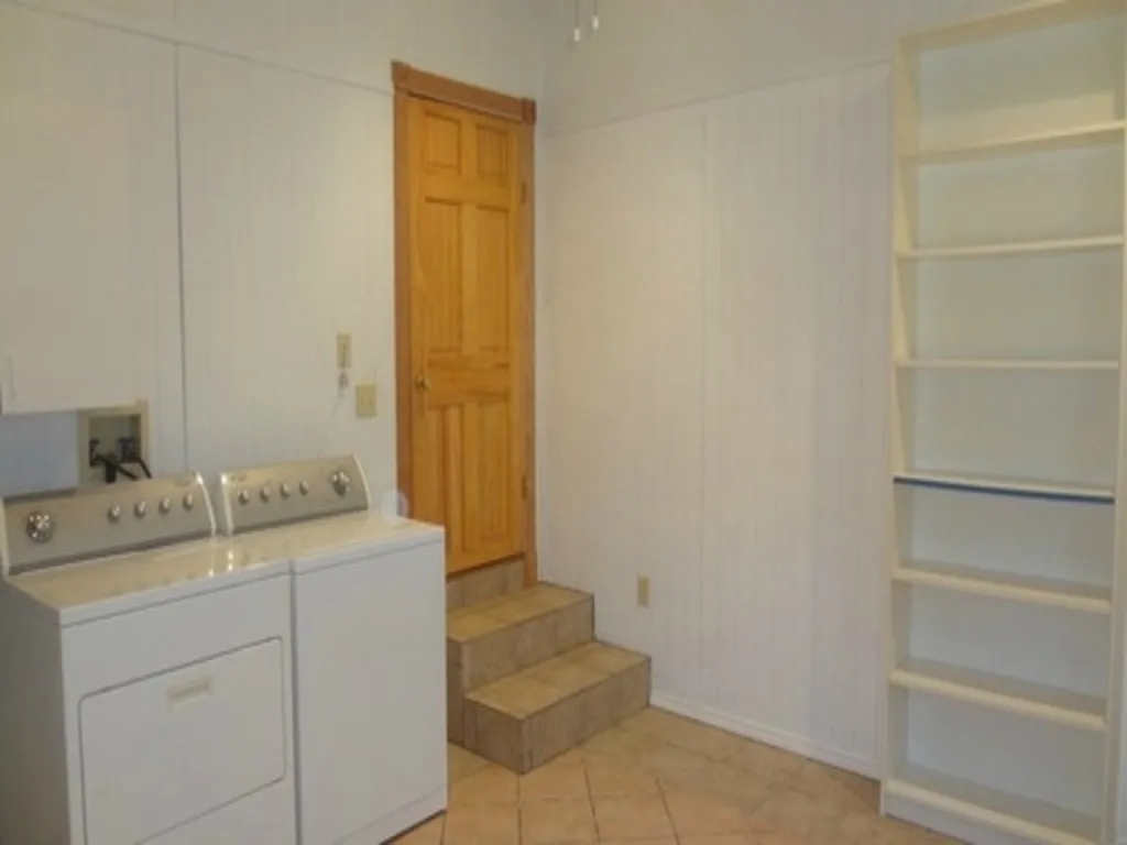 Single Family Residence For Rent in Denton County , 205 French Settlement Road, Little Elm, Texas 75068, 3 Bedroom, 2 Bathroom, Garage spaces, 1,316 Sqft, built in 1969, mls#21376717, Real Estate Agent in Little Elm, Homes For Rent in Denton county, Homes For Rent in Little Elm, Realtor in Little Elm Texas, Real Estate Brokerage Independent Realty Texas, Luminita Cordes Realtor