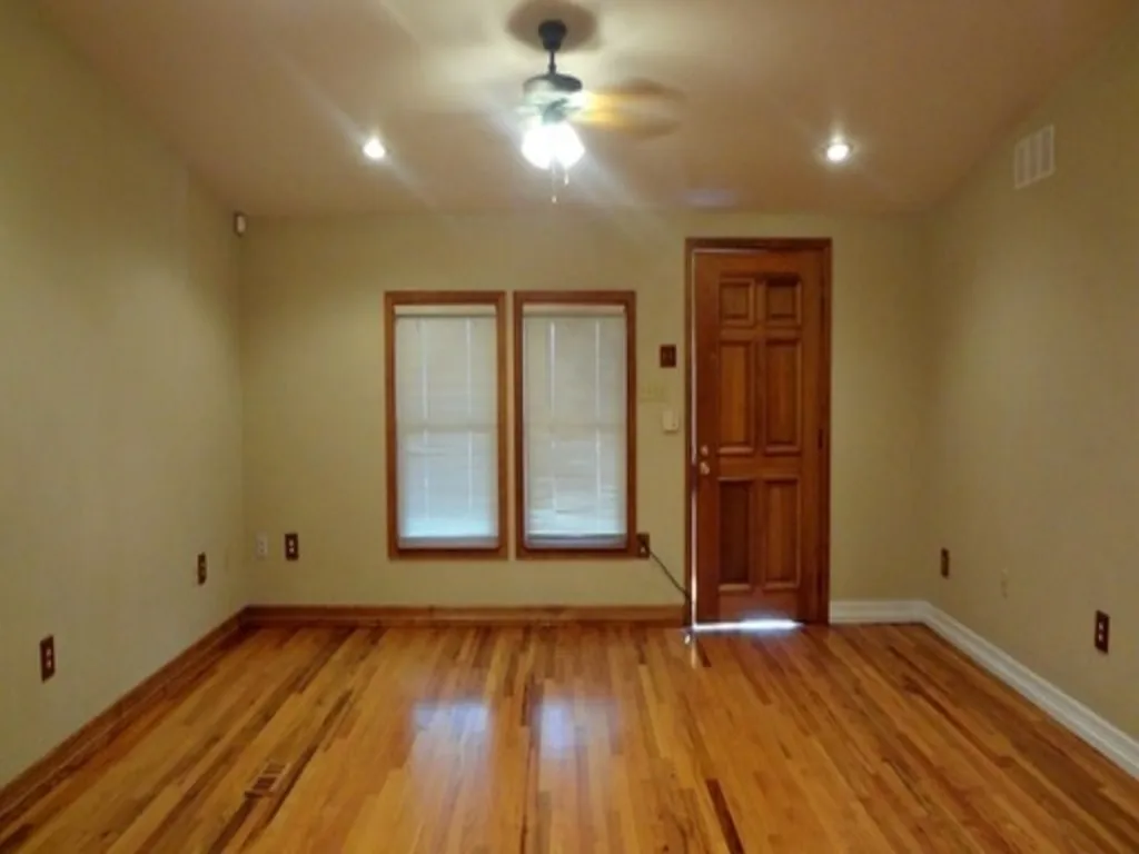 Single Family Residence For Rent in Denton County , 205 French Settlement Road, Little Elm, Texas 75068, 3 Bedroom, 2 Bathroom, Garage spaces, 1,316 Sqft, built in 1969, mls#21376717, Real Estate Agent in Little Elm, Homes For Rent in Denton county, Homes For Rent in Little Elm, Realtor in Little Elm Texas, Real Estate Brokerage Independent Realty Texas, Luminita Cordes Realtor