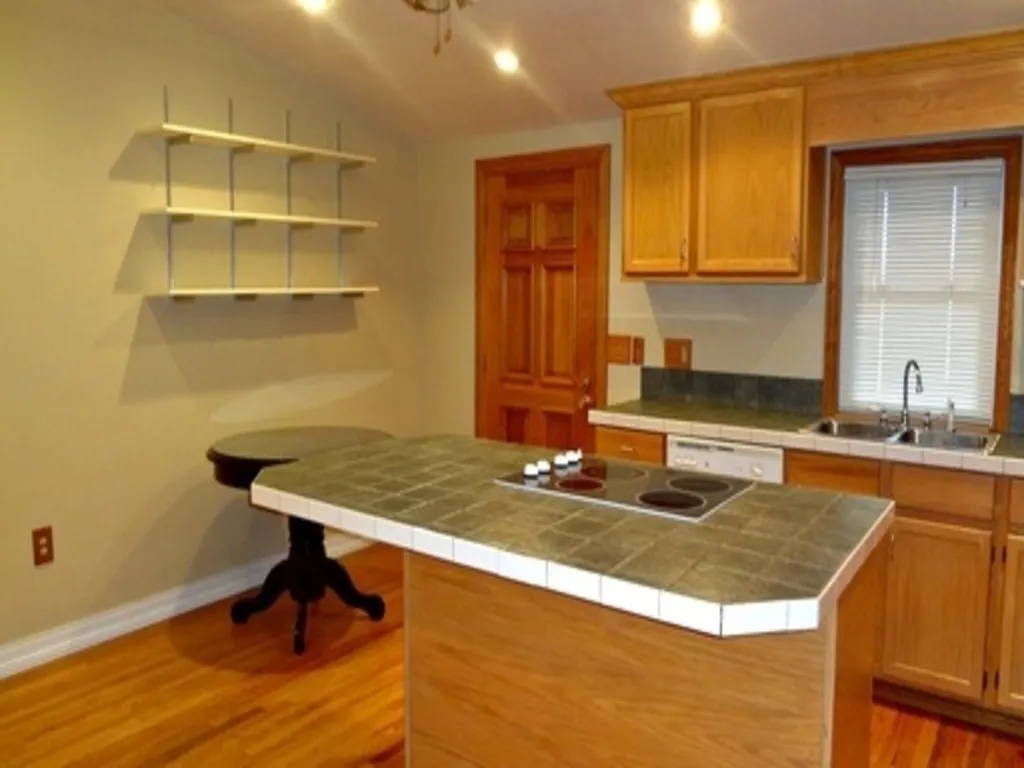 Single Family Residence For Rent in Denton County , 205 French Settlement Road, Little Elm, Texas 75068, 3 Bedroom, 2 Bathroom, Garage spaces, 1,316 Sqft, built in 1969, mls#21376717, Real Estate Agent in Little Elm, Homes For Rent in Denton county, Homes For Rent in Little Elm, Realtor in Little Elm Texas, Real Estate Brokerage Independent Realty Texas, Luminita Cordes Realtor