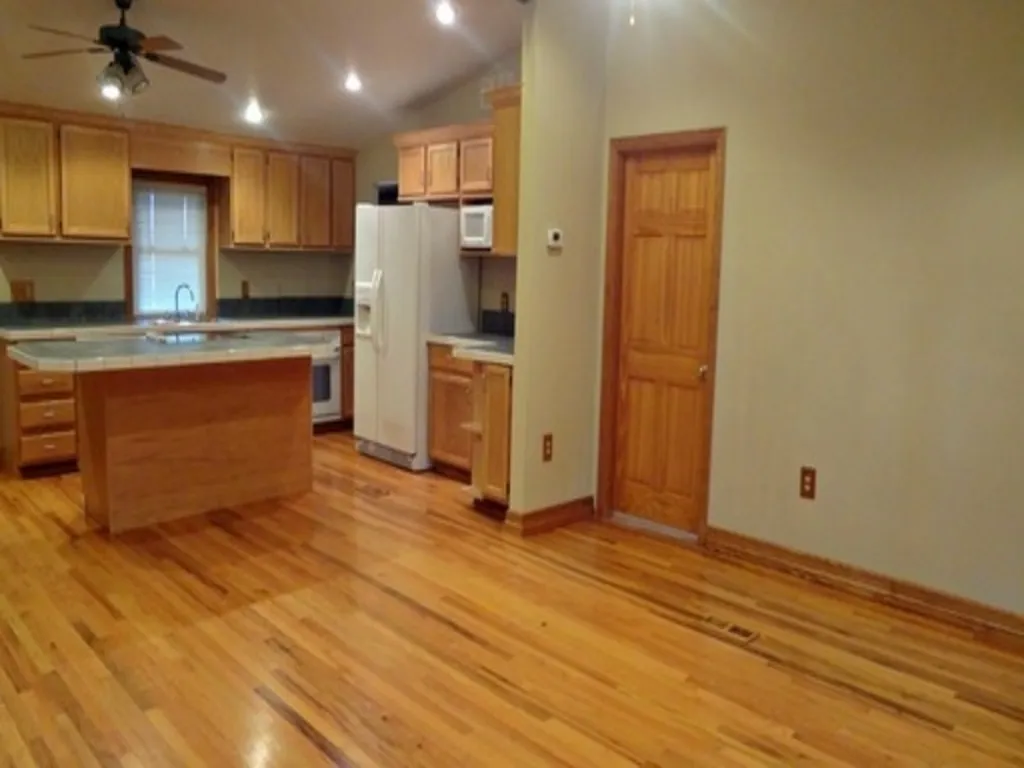 Single Family Residence For Rent in Denton County , 205 French Settlement Road, Little Elm, Texas 75068, 3 Bedroom, 2 Bathroom, Garage spaces, 1,316 Sqft, built in 1969, mls#21376717, Real Estate Agent in Little Elm, Homes For Rent in Denton county, Homes For Rent in Little Elm, Realtor in Little Elm Texas, Real Estate Brokerage Independent Realty Texas, Luminita Cordes Realtor