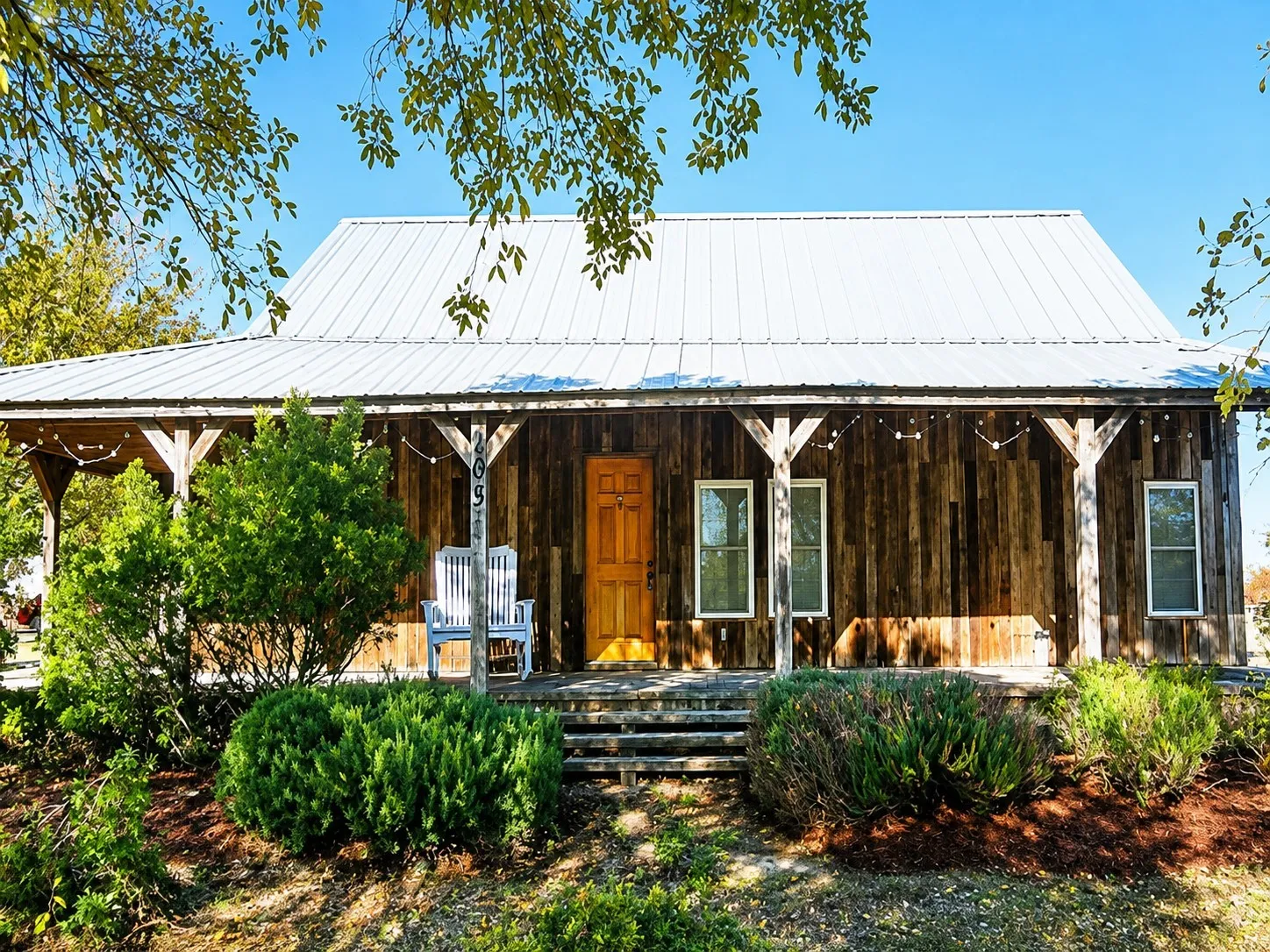 Single Family Residence For Rent in Denton County , 205 French Settlement Road, Little Elm, Texas 75068, 3 Bedroom, 2 Bathroom, Garage spaces, 1,316 Sqft, built in 1969, mls#21376717, Real Estate Agent in Little Elm, Homes For Rent in Denton county, Homes For Rent in Little Elm, Realtor in Little Elm Texas, Real Estate Brokerage Independent Realty Texas, Luminita Cordes Realtor