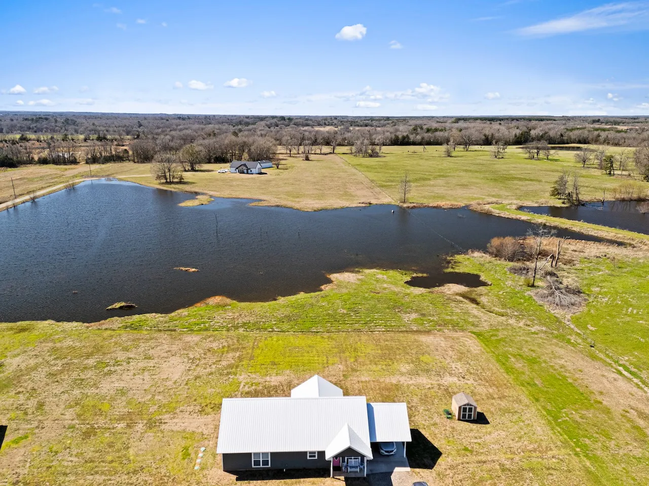 Single Family Residence For Sale in Camp County , 349 COUNTY RD 3104, Pittsburg, Texas 75686, 2 Bedroom, 2 Bathroom, Garage spaces, 1,486 Sqft, built in 2022, mls#21376725, Real Estate Agent in Pittsburg, Homes For Sale in Camp county, Homes For Sale in Pittsburg, Realtor in Pittsburg Texas, Real Estate Brokerage Independent Realty Texas, Luminita Cordes Realtor