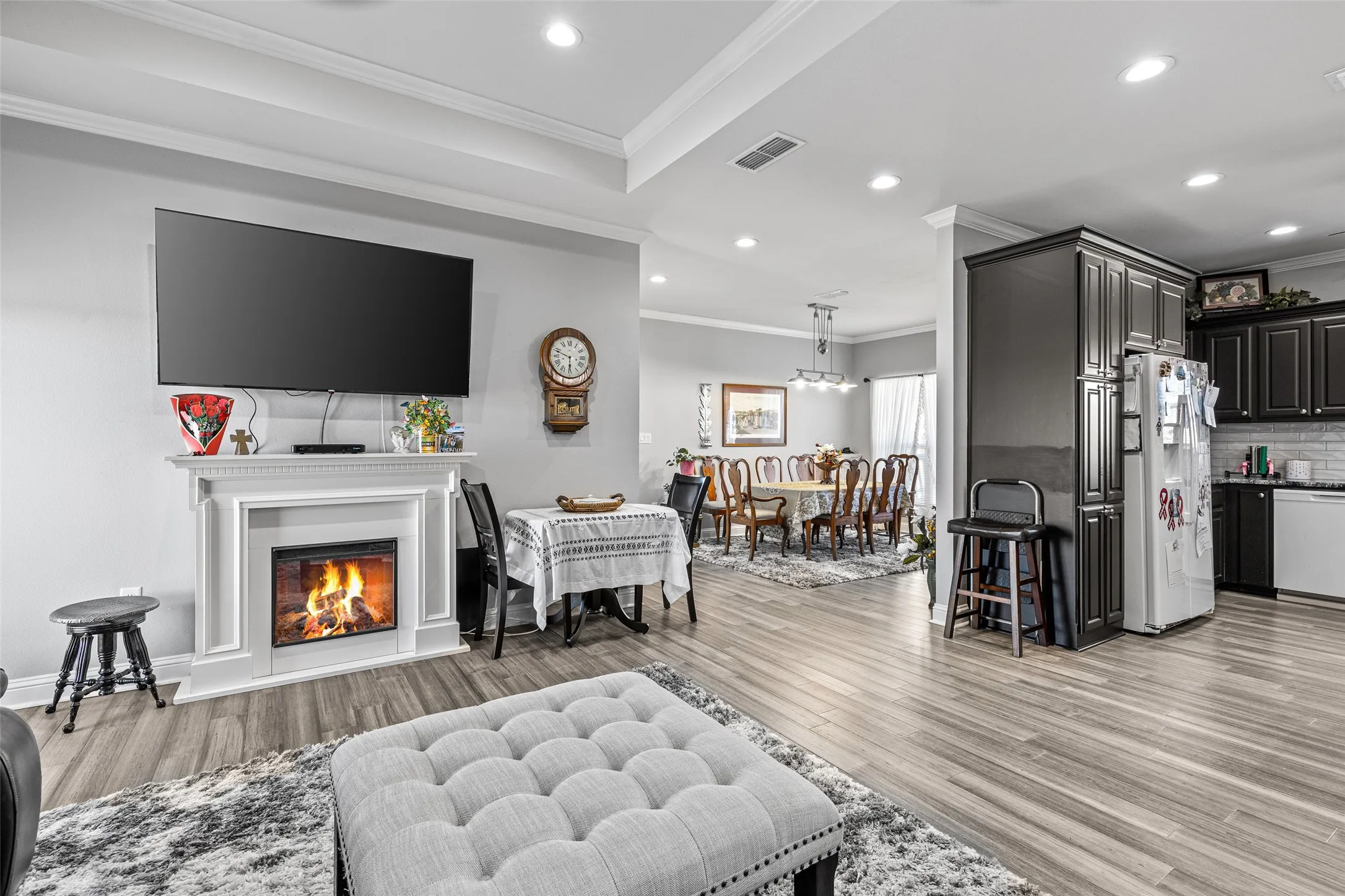 Living room featuring crown molding and light hardwood / wood-style floors