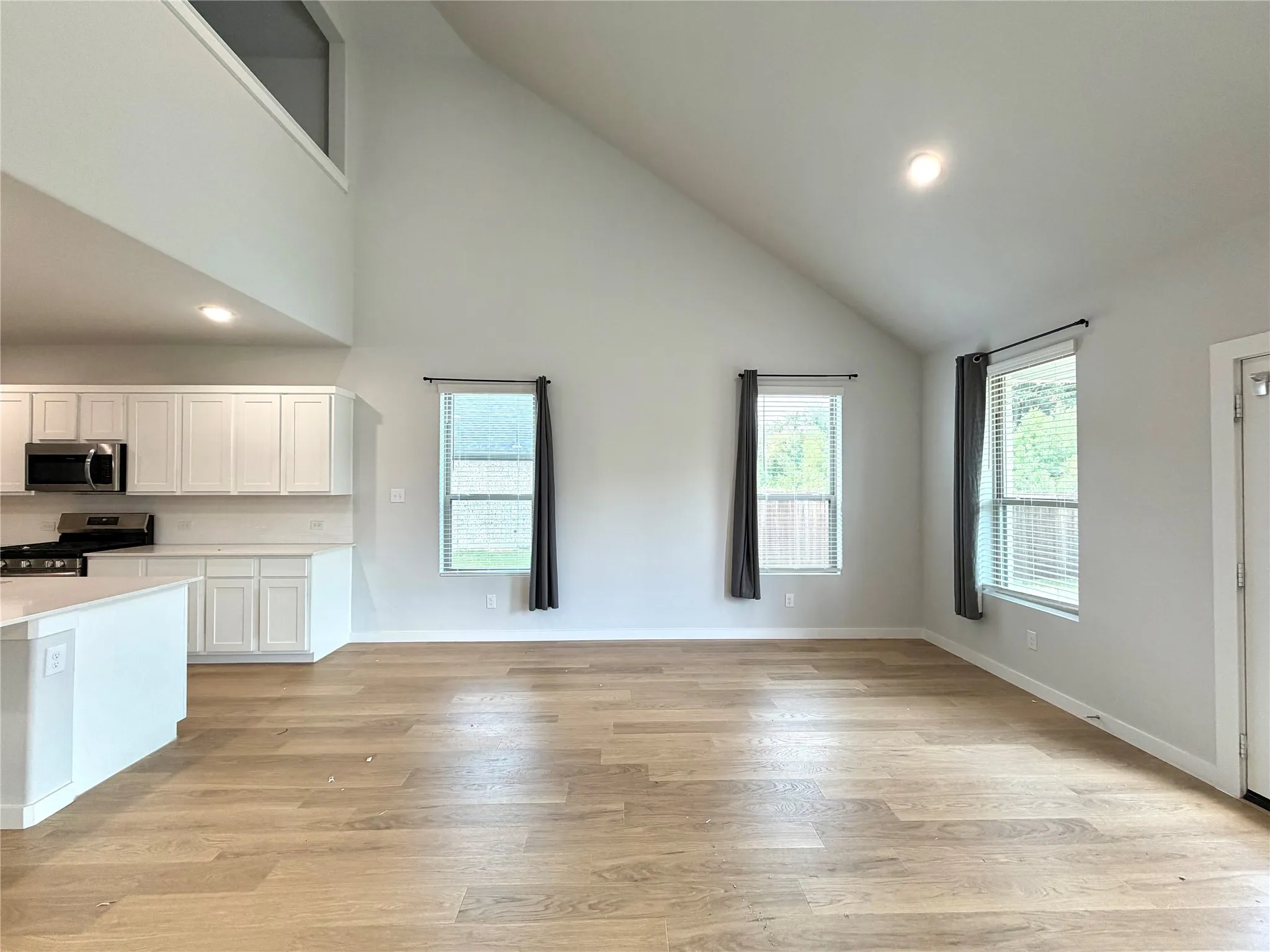 Single Family Residence For Rent in Ellis County , 588 Moonrise, Waxahachie, Texas 75165, 5 Bedroom, 3 Bathroom, 2 Garage spaces, 3,139 Sqft, built in 2025, mls#21376727, Real Estate Agent in Waxahachie, Homes For Rent in Ellis county, Homes For Rent in Waxahachie, Realtor in Waxahachie Texas, Real Estate Brokerage Independent Realty Texas, Luminita Cordes Realtor