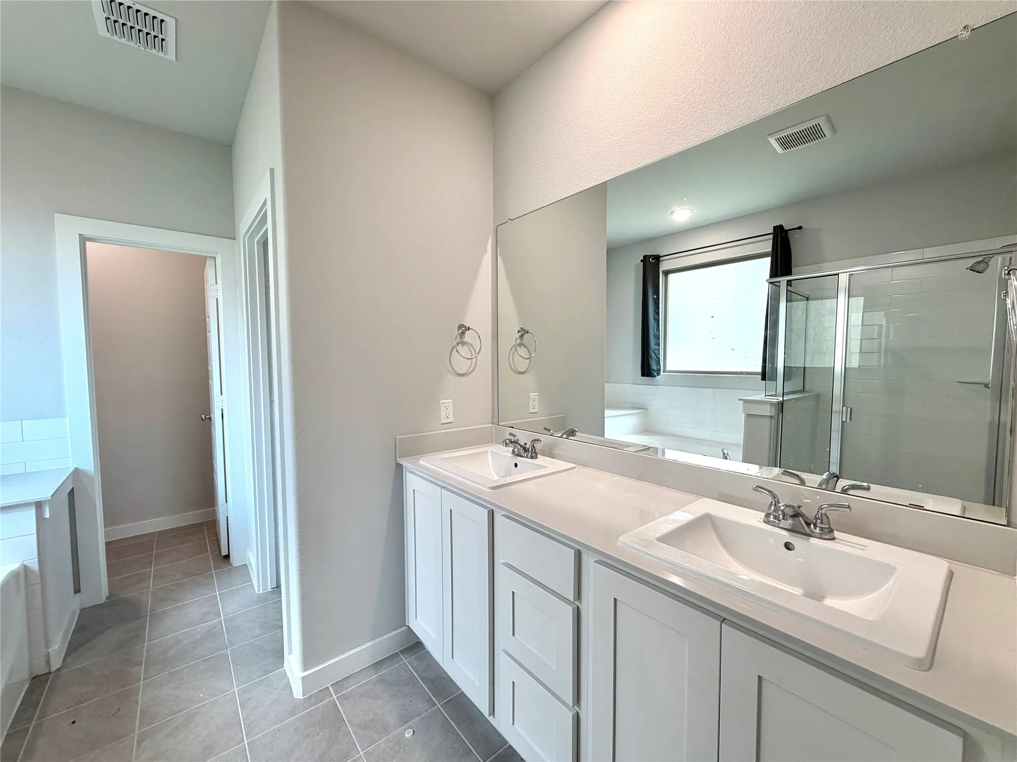 Single Family Residence For Rent in Ellis County , 588 Moonrise, Waxahachie, Texas 75165, 5 Bedroom, 3 Bathroom, 2 Garage spaces, 3,139 Sqft, built in 2025, mls#21376727, Real Estate Agent in Waxahachie, Homes For Rent in Ellis county, Homes For Rent in Waxahachie, Realtor in Waxahachie Texas, Real Estate Brokerage Independent Realty Texas, Luminita Cordes Realtor