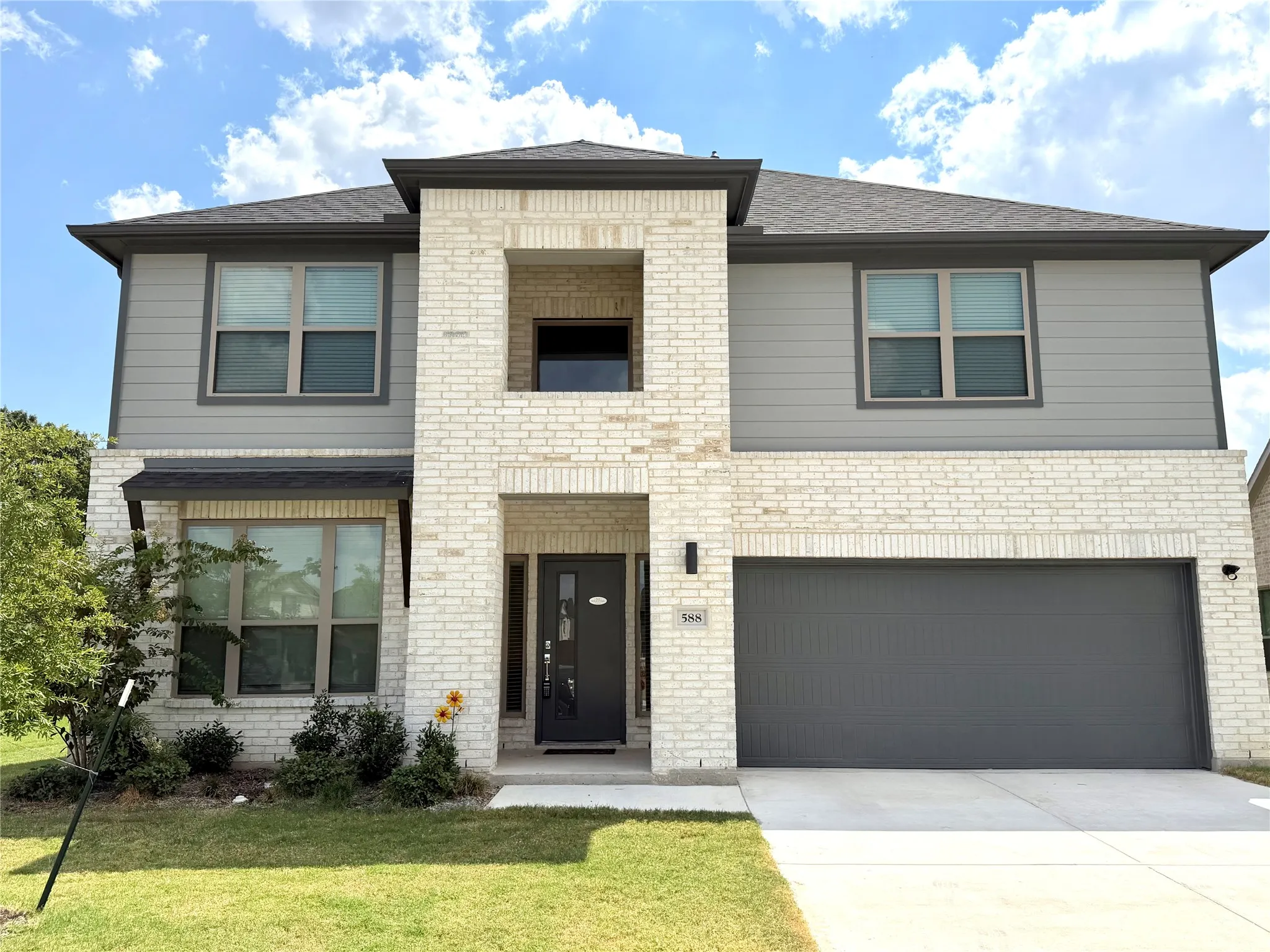 Single Family Residence For Rent in Ellis County , 588 Moonrise, Waxahachie, Texas 75165, 5 Bedroom, 3 Bathroom, 2 Garage spaces, 3,139 Sqft, built in 2025, mls#21376727, Real Estate Agent in Waxahachie, Homes For Rent in Ellis county, Homes For Rent in Waxahachie, Realtor in Waxahachie Texas, Real Estate Brokerage Independent Realty Texas, Luminita Cordes Realtor
