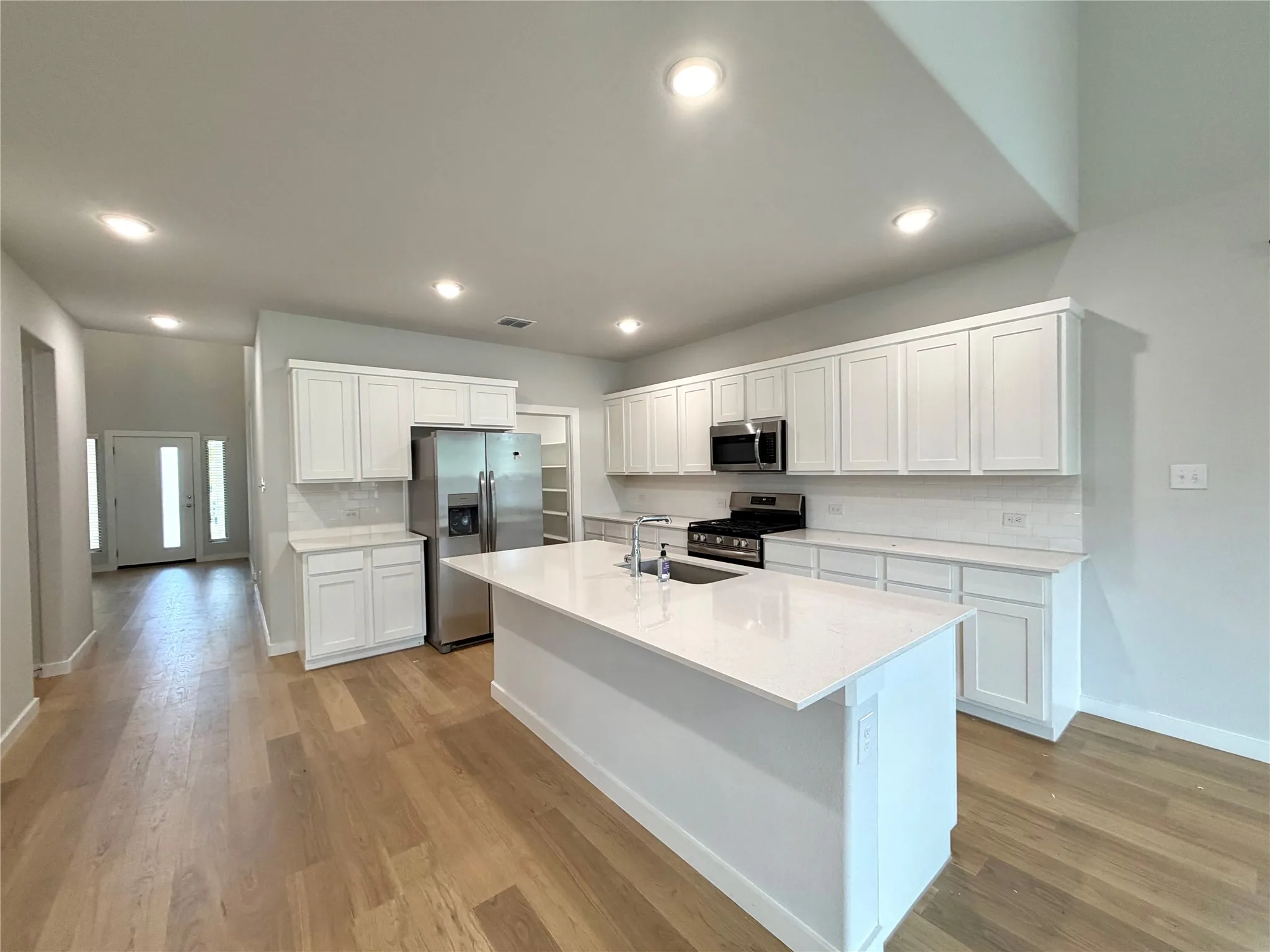 Single Family Residence For Rent in Ellis County , 588 Moonrise, Waxahachie, Texas 75165, 5 Bedroom, 3 Bathroom, 2 Garage spaces, 3,139 Sqft, built in 2025, mls#21376727, Real Estate Agent in Waxahachie, Homes For Rent in Ellis county, Homes For Rent in Waxahachie, Realtor in Waxahachie Texas, Real Estate Brokerage Independent Realty Texas, Luminita Cordes Realtor