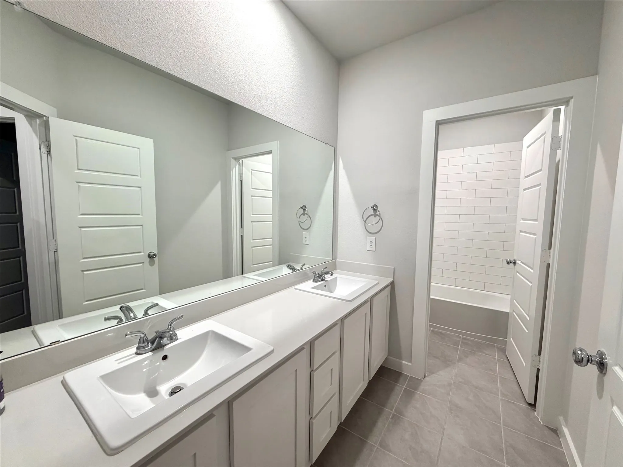 Single Family Residence For Rent in Ellis County , 588 Moonrise, Waxahachie, Texas 75165, 5 Bedroom, 3 Bathroom, 2 Garage spaces, 3,139 Sqft, built in 2025, mls#21376727, Real Estate Agent in Waxahachie, Homes For Rent in Ellis county, Homes For Rent in Waxahachie, Realtor in Waxahachie Texas, Real Estate Brokerage Independent Realty Texas, Luminita Cordes Realtor