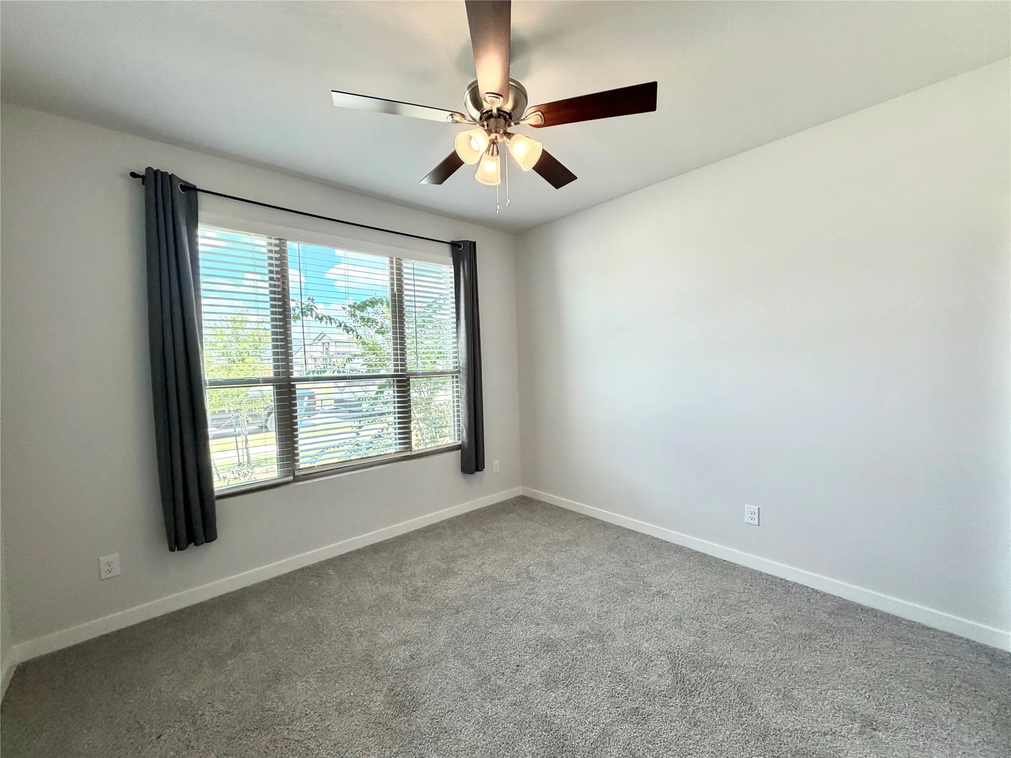 Single Family Residence For Rent in Ellis County , 588 Moonrise, Waxahachie, Texas 75165, 5 Bedroom, 3 Bathroom, 2 Garage spaces, 3,139 Sqft, built in 2025, mls#21376727, Real Estate Agent in Waxahachie, Homes For Rent in Ellis county, Homes For Rent in Waxahachie, Realtor in Waxahachie Texas, Real Estate Brokerage Independent Realty Texas, Luminita Cordes Realtor