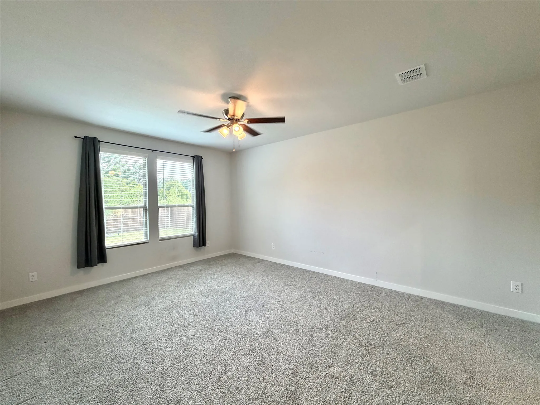 Single Family Residence For Rent in Ellis County , 588 Moonrise, Waxahachie, Texas 75165, 5 Bedroom, 3 Bathroom, 2 Garage spaces, 3,139 Sqft, built in 2025, mls#21376727, Real Estate Agent in Waxahachie, Homes For Rent in Ellis county, Homes For Rent in Waxahachie, Realtor in Waxahachie Texas, Real Estate Brokerage Independent Realty Texas, Luminita Cordes Realtor