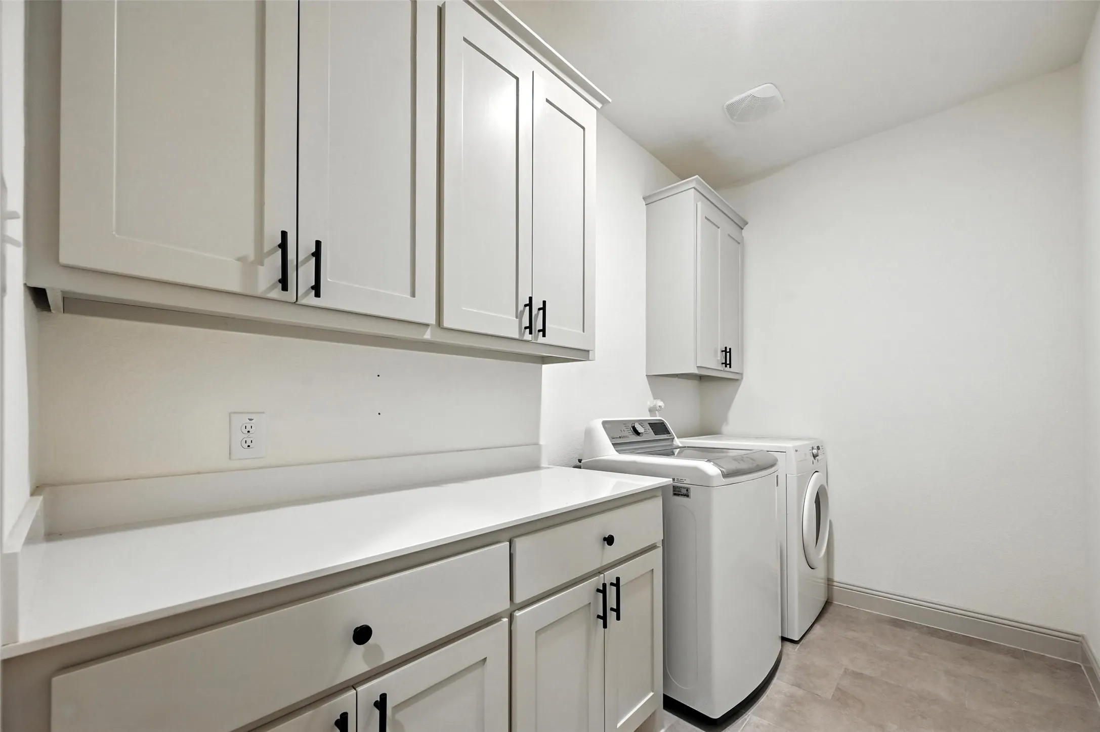 Single Family Residence For Rent in Collin County , 235 Community Drive, Lavon, Texas 75166, 4 Bedroom, 3 Bathroom, 2 Garage spaces, 2,800 Sqft, built in 2023, mls#21376627, Real Estate Agent in Lavon, Homes For Rent in Collin county, Homes For Rent in Lavon, Realtor in Lavon Texas, Real Estate Brokerage Independent Realty Texas, Luminita Cordes Realtor