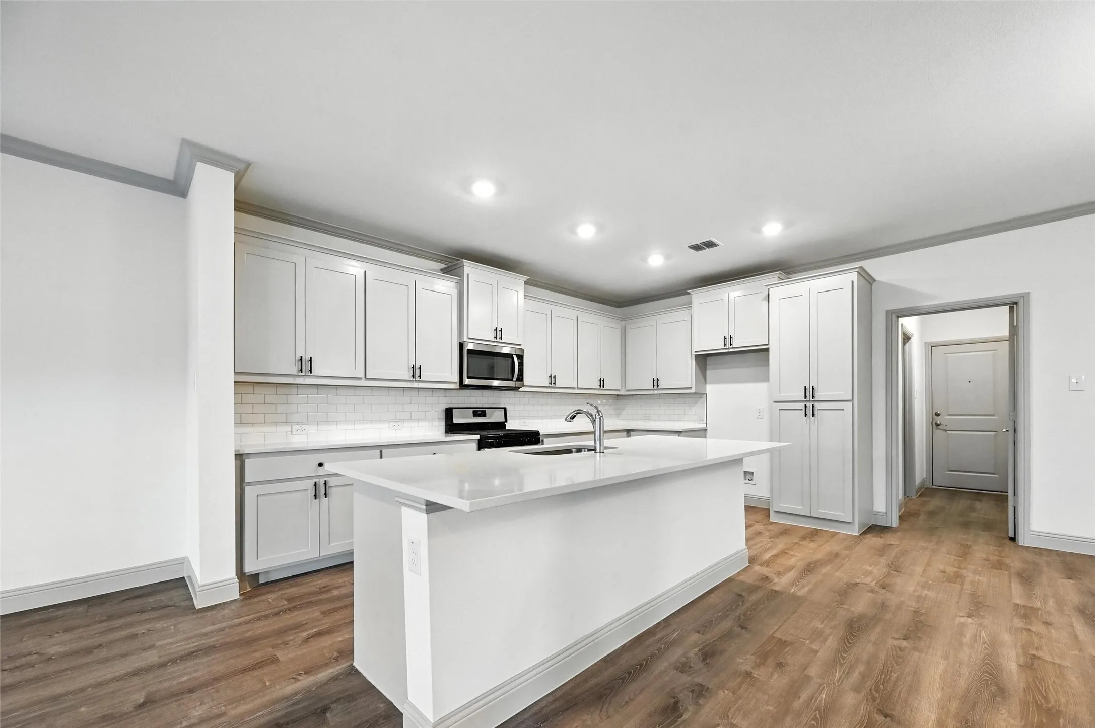 Single Family Residence For Rent in Collin County , 235 Community Drive, Lavon, Texas 75166, 4 Bedroom, 3 Bathroom, 2 Garage spaces, 2,800 Sqft, built in 2023, mls#21376627, Real Estate Agent in Lavon, Homes For Rent in Collin county, Homes For Rent in Lavon, Realtor in Lavon Texas, Real Estate Brokerage Independent Realty Texas, Luminita Cordes Realtor