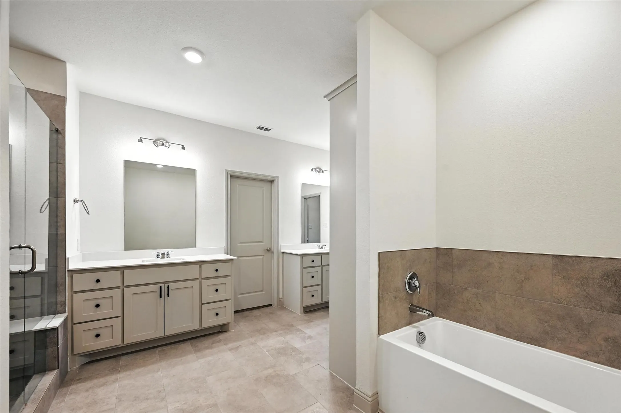 Single Family Residence For Rent in Collin County , 235 Community Drive, Lavon, Texas 75166, 4 Bedroom, 3 Bathroom, 2 Garage spaces, 2,800 Sqft, built in 2023, mls#21376627, Real Estate Agent in Lavon, Homes For Rent in Collin county, Homes For Rent in Lavon, Realtor in Lavon Texas, Real Estate Brokerage Independent Realty Texas, Luminita Cordes Realtor