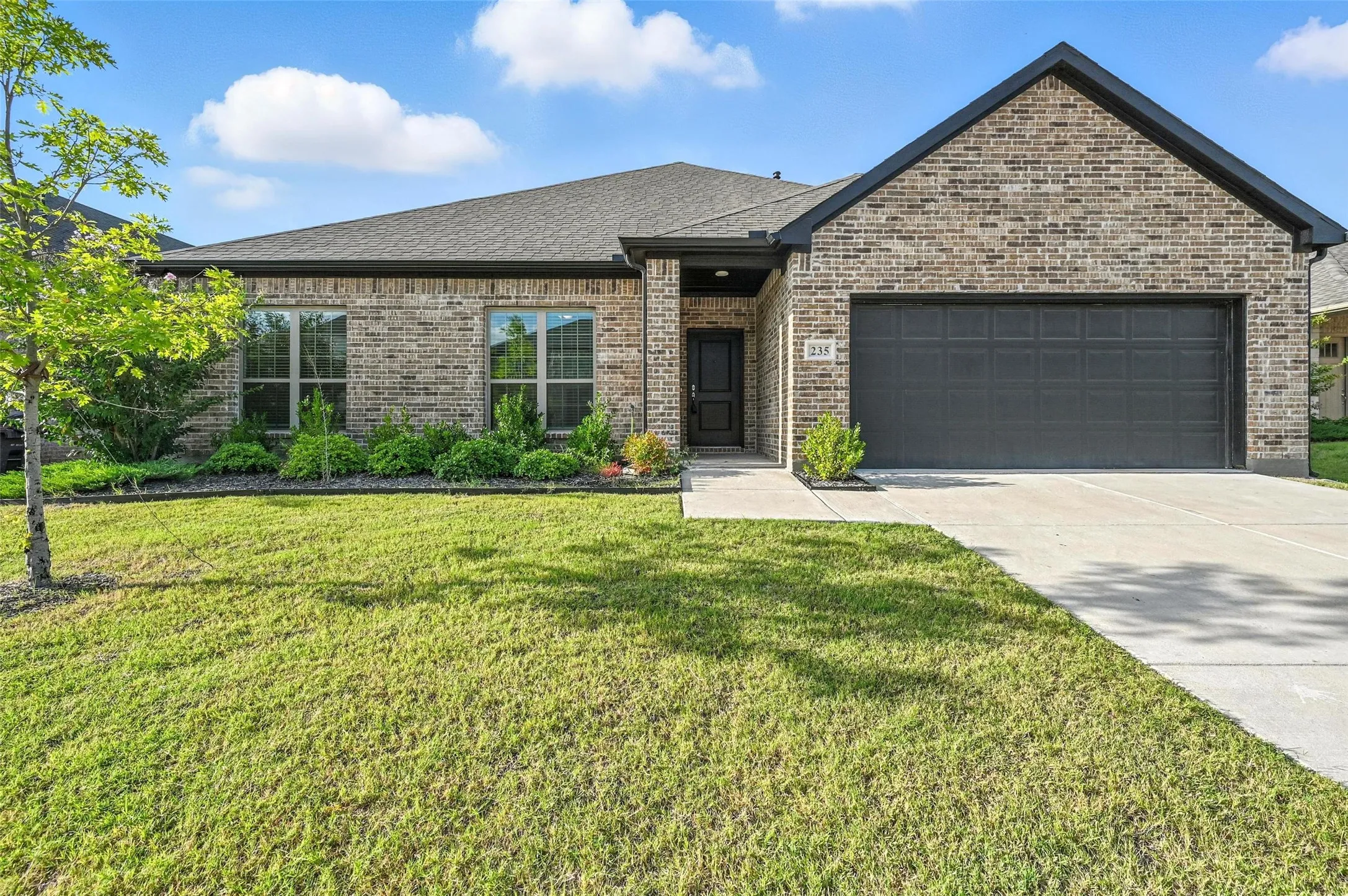 Single Family Residence For Rent in Collin County , 235 Community Drive, Lavon, Texas 75166, 4 Bedroom, 3 Bathroom, 2 Garage spaces, 2,800 Sqft, built in 2023, mls#21376627, Real Estate Agent in Lavon, Homes For Rent in Collin county, Homes For Rent in Lavon, Realtor in Lavon Texas, Real Estate Brokerage Independent Realty Texas, Luminita Cordes Realtor
