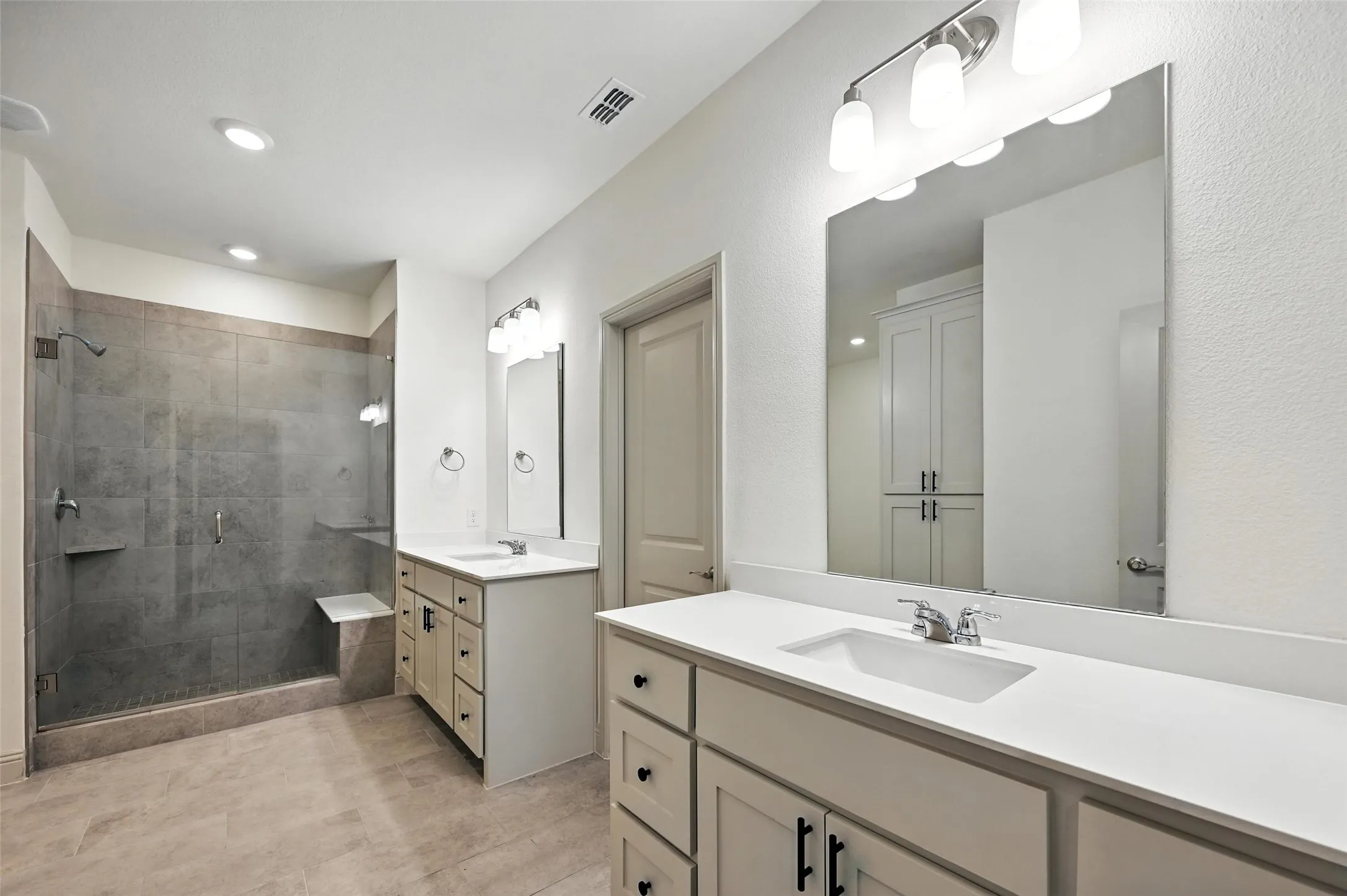 Single Family Residence For Rent in Collin County , 235 Community Drive, Lavon, Texas 75166, 4 Bedroom, 3 Bathroom, 2 Garage spaces, 2,800 Sqft, built in 2023, mls#21376627, Real Estate Agent in Lavon, Homes For Rent in Collin county, Homes For Rent in Lavon, Realtor in Lavon Texas, Real Estate Brokerage Independent Realty Texas, Luminita Cordes Realtor