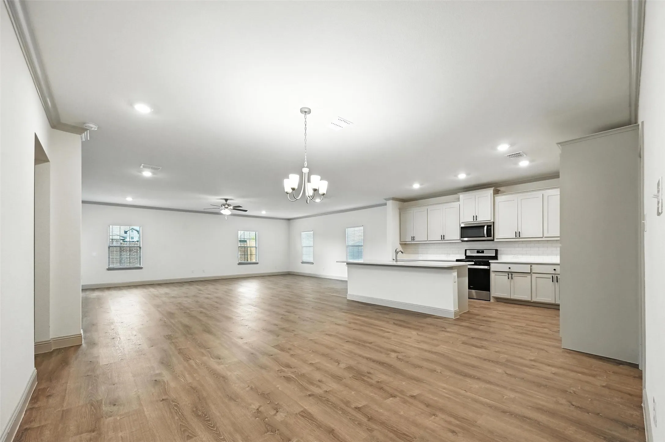 Single Family Residence For Rent in Collin County , 235 Community Drive, Lavon, Texas 75166, 4 Bedroom, 3 Bathroom, 2 Garage spaces, 2,800 Sqft, built in 2023, mls#21376627, Real Estate Agent in Lavon, Homes For Rent in Collin county, Homes For Rent in Lavon, Realtor in Lavon Texas, Real Estate Brokerage Independent Realty Texas, Luminita Cordes Realtor