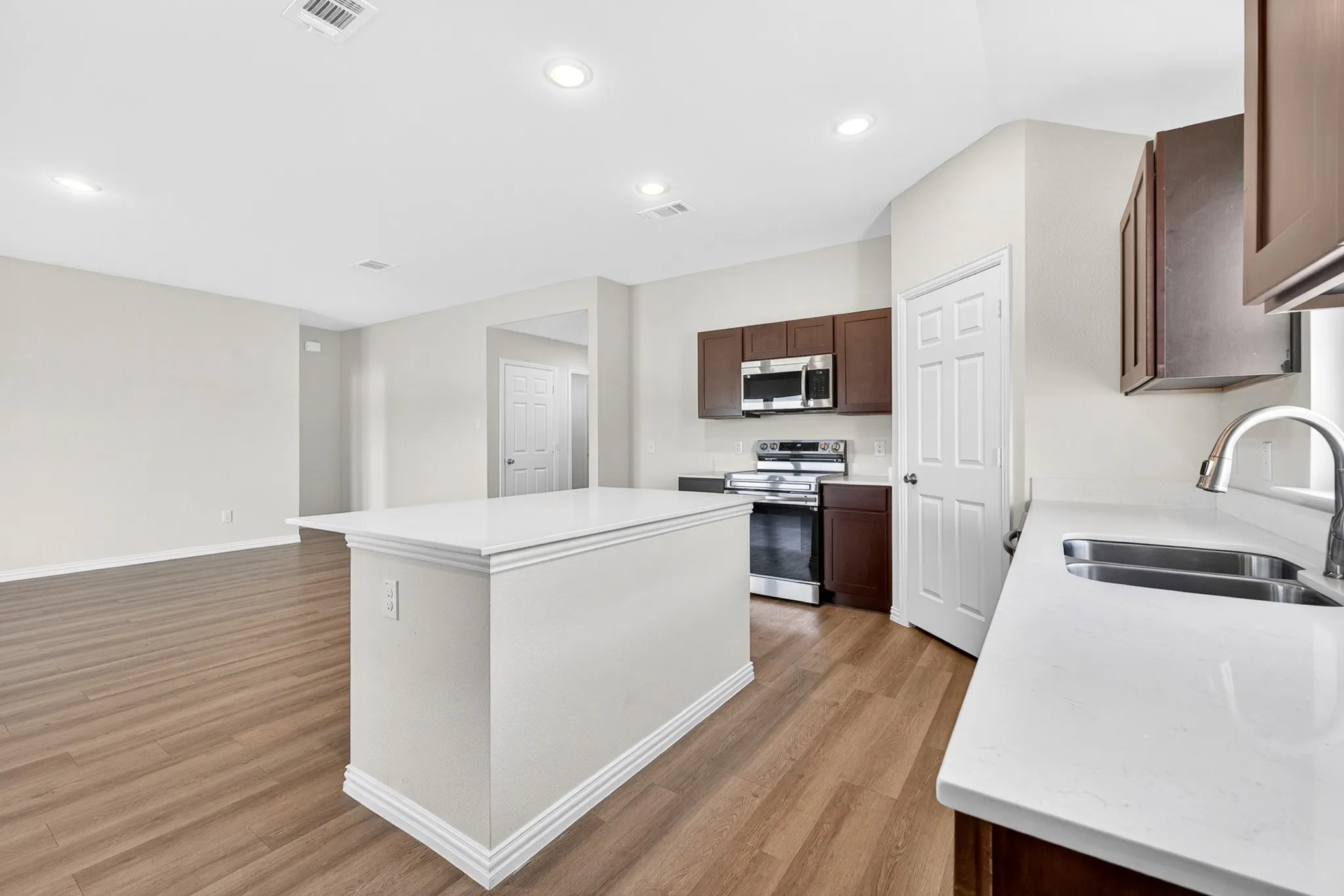 Single Family Residence For Sale in Bell County , 1003 Antelope Trail, Temple, Texas 76504, 3 Bedroom, 2 Bathroom, 2 Garage spaces, 1,401 Sqft, built in 2024, mls#21375865, Real Estate Agent in Temple, Homes For Sale in Bell county, Homes For Sale in Temple, Realtor in Temple Texas, Real Estate Brokerage Independent Realty Texas, Luminita Cordes Realtor