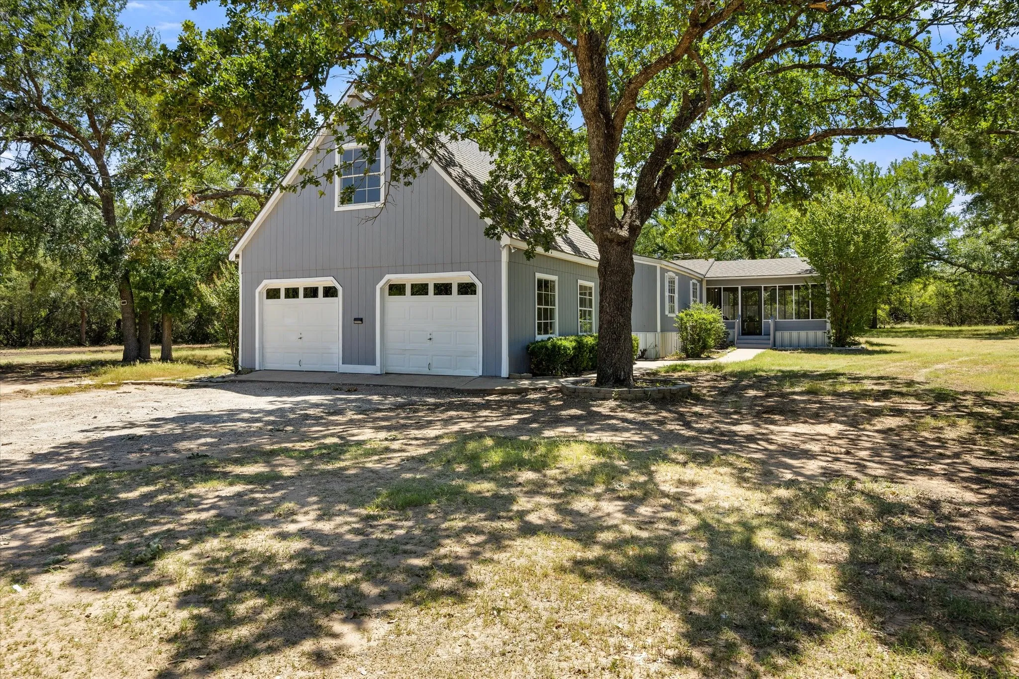 Single Family Residence For Sale in Hood County , 1709 Powell Cemetery Road, Tolar, Texas 76476, 4 Bedroom, 2 Bathroom, 2 Garage spaces, 2,184 Sqft, built in 1997, mls#21376732, Real Estate Agent in Tolar, Homes For Sale in Hood county, Homes For Sale in Tolar, Realtor in Tolar Texas, Real Estate Brokerage Independent Realty Texas, Luminita Cordes Realtor
