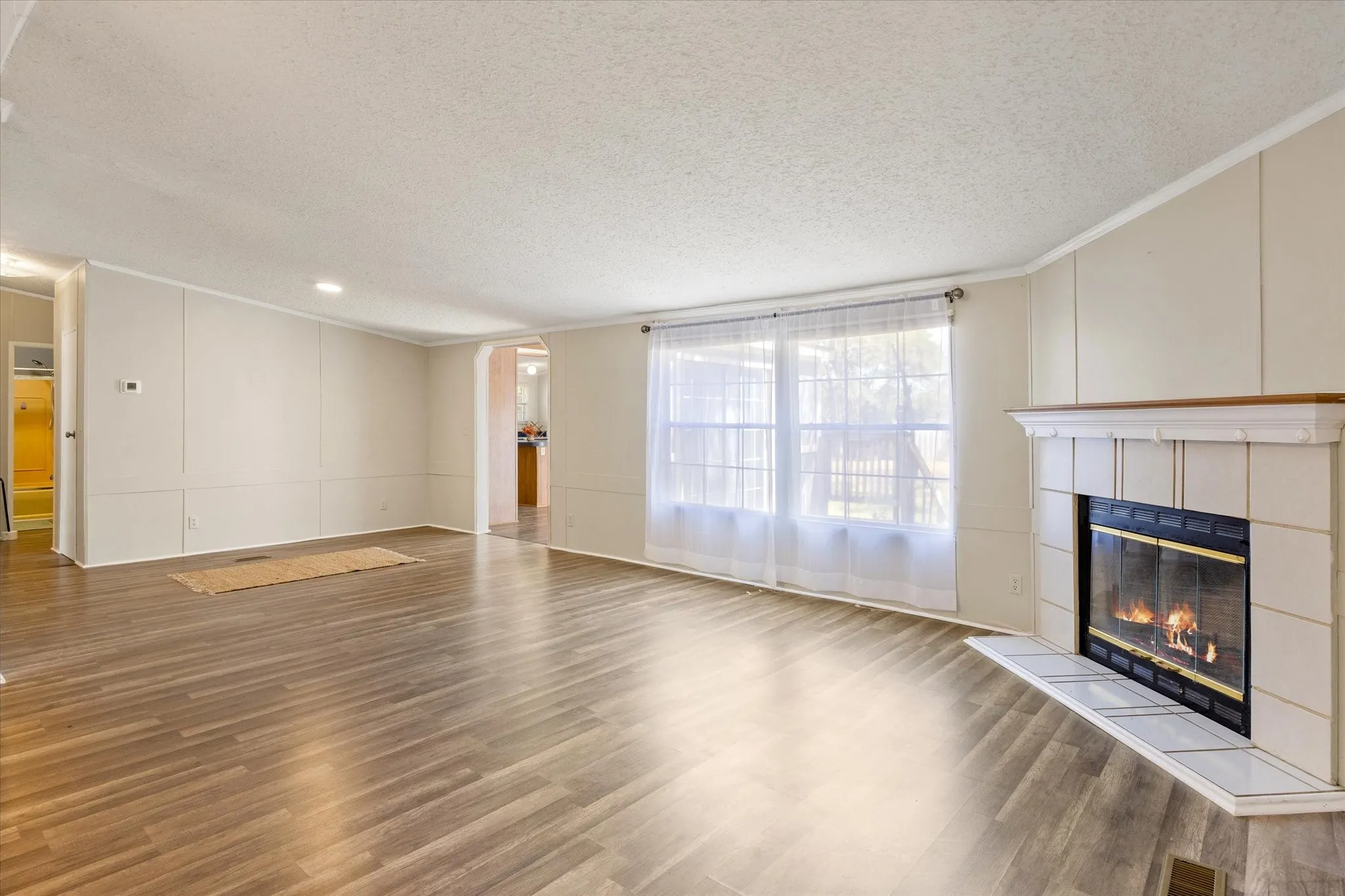 Living Room with fireplace
