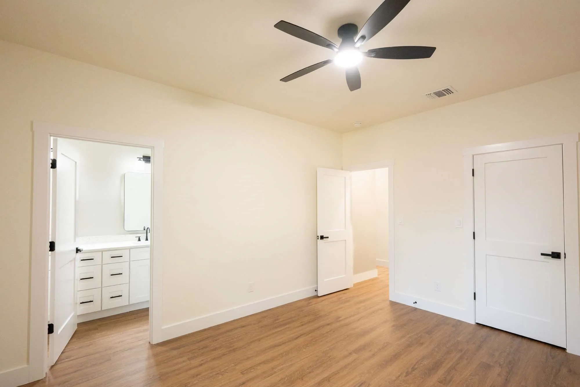 Single Family Residence For Sale in Parker County , 321 S Rusk, Weatherford, Texas 76086, 3 Bedroom, 2 Bathroom, 2 Garage spaces, 1,408 Sqft, built in 2026, mls#21375360, Real Estate Agent in Weatherford, Homes For Sale in Parker county, Homes For Sale in Weatherford, Realtor in Weatherford Texas, Real Estate Brokerage Independent Realty Texas, Luminita Cordes Realtor