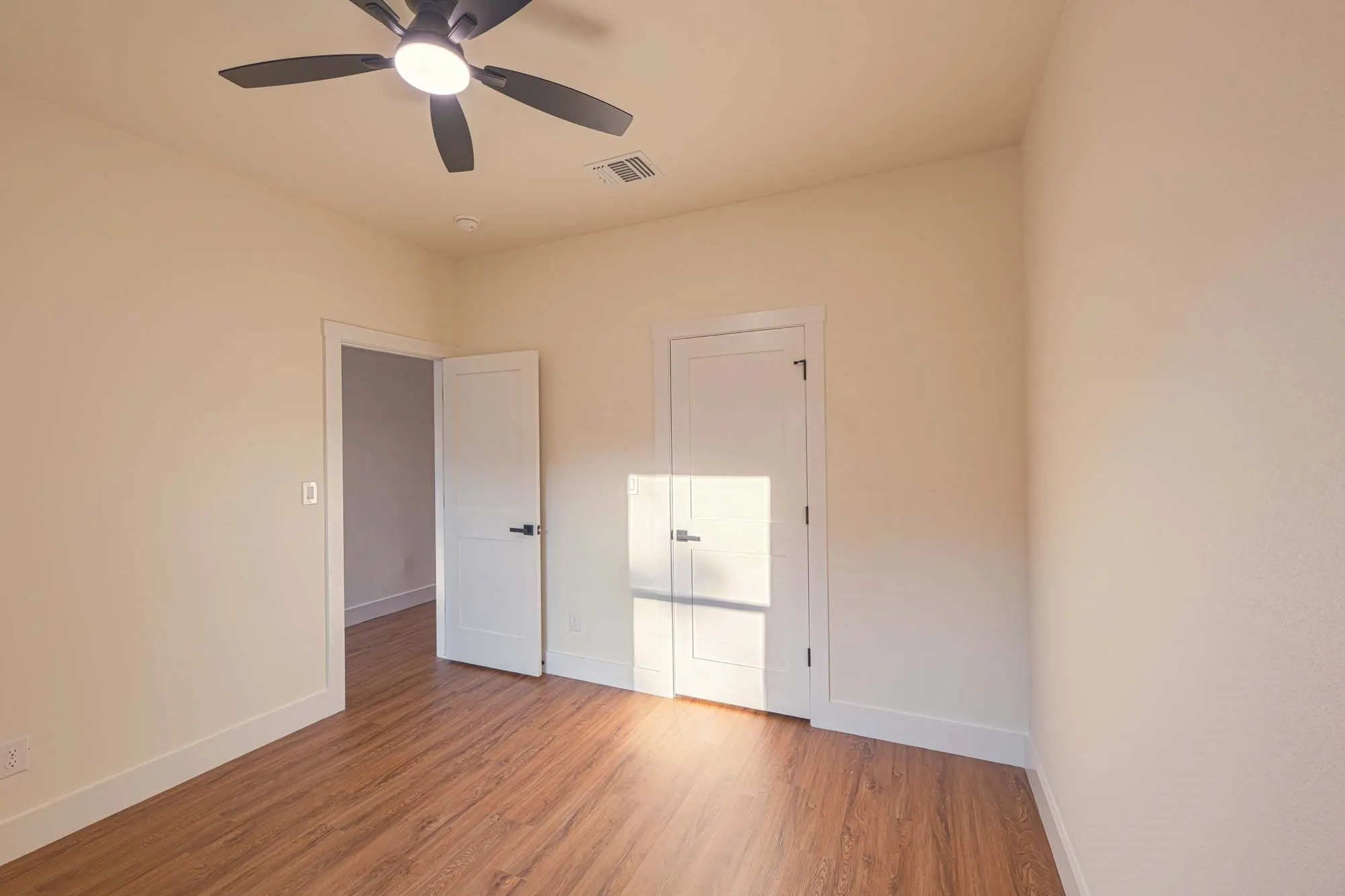 Single Family Residence For Sale in Parker County , 321 S Rusk, Weatherford, Texas 76086, 3 Bedroom, 2 Bathroom, 2 Garage spaces, 1,408 Sqft, built in 2026, mls#21375360, Real Estate Agent in Weatherford, Homes For Sale in Parker county, Homes For Sale in Weatherford, Realtor in Weatherford Texas, Real Estate Brokerage Independent Realty Texas, Luminita Cordes Realtor