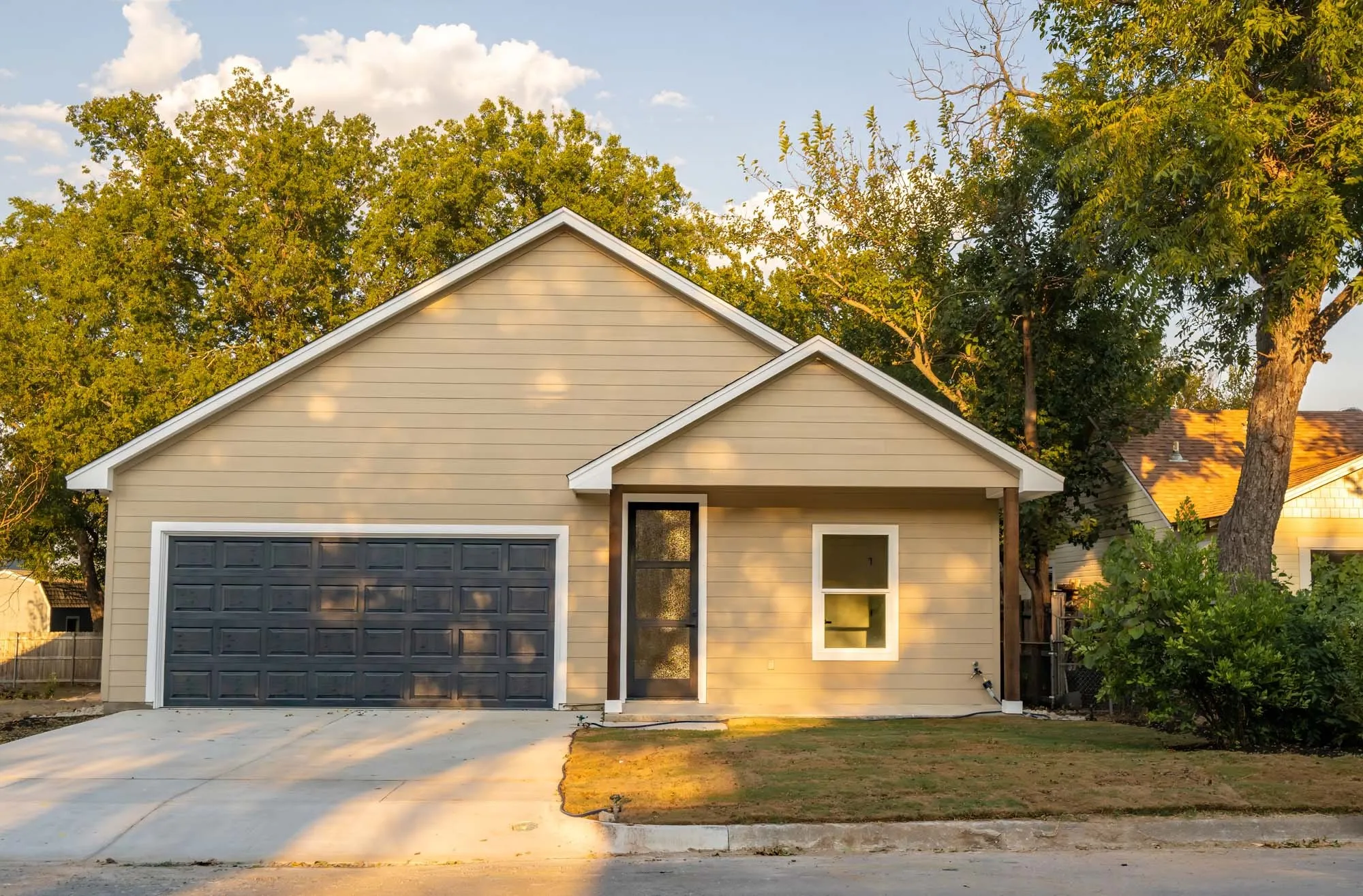 Single Family Residence For Sale in Parker County , 321 S Rusk, Weatherford, Texas 76086, 3 Bedroom, 2 Bathroom, 2 Garage spaces, 1,408 Sqft, built in 2026, mls#21375360, Real Estate Agent in Weatherford, Homes For Sale in Parker county, Homes For Sale in Weatherford, Realtor in Weatherford Texas, Real Estate Brokerage Independent Realty Texas, Luminita Cordes Realtor