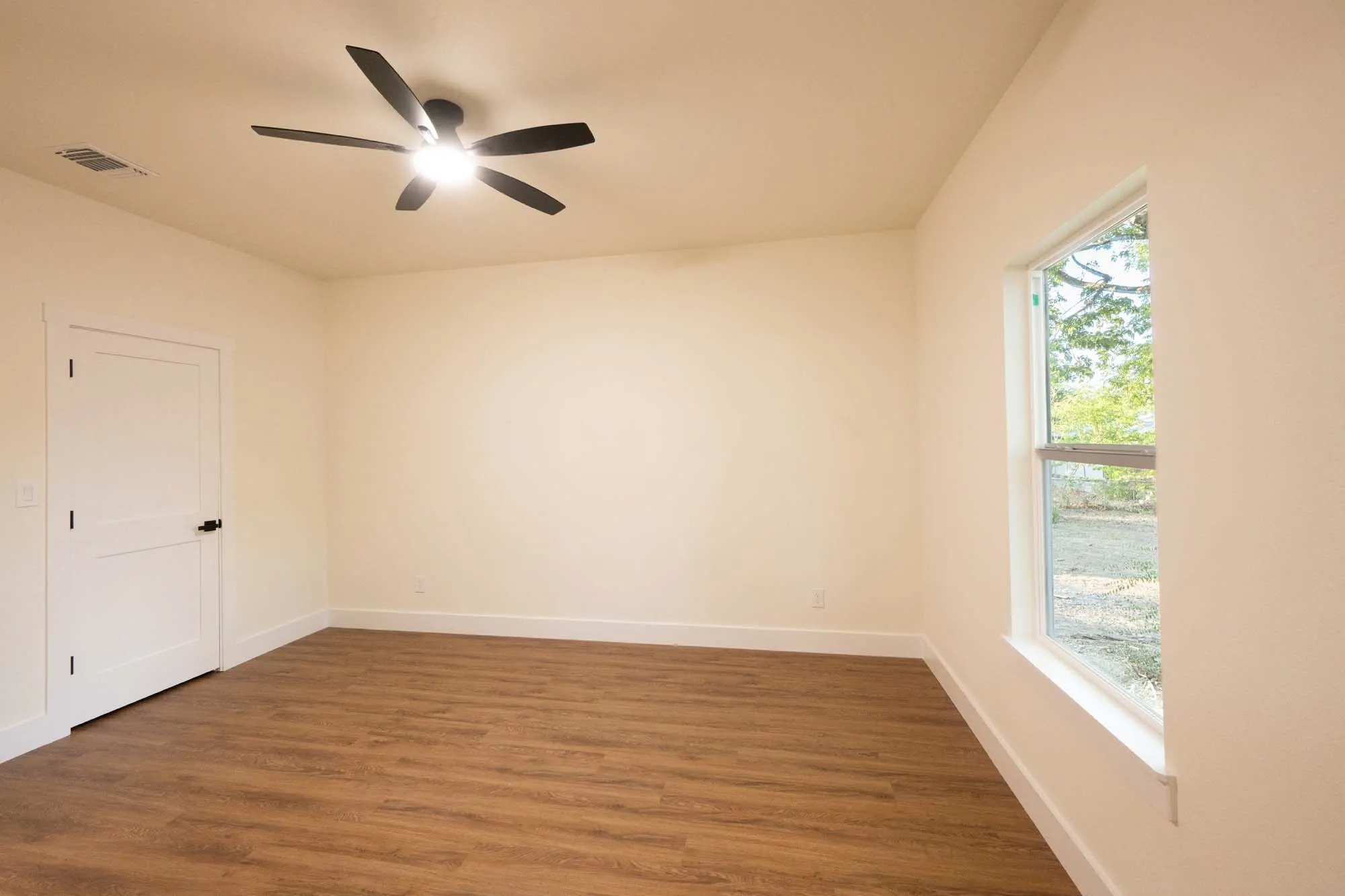 Single Family Residence For Sale in Parker County , 321 S Rusk, Weatherford, Texas 76086, 3 Bedroom, 2 Bathroom, 2 Garage spaces, 1,408 Sqft, built in 2026, mls#21375360, Real Estate Agent in Weatherford, Homes For Sale in Parker county, Homes For Sale in Weatherford, Realtor in Weatherford Texas, Real Estate Brokerage Independent Realty Texas, Luminita Cordes Realtor
