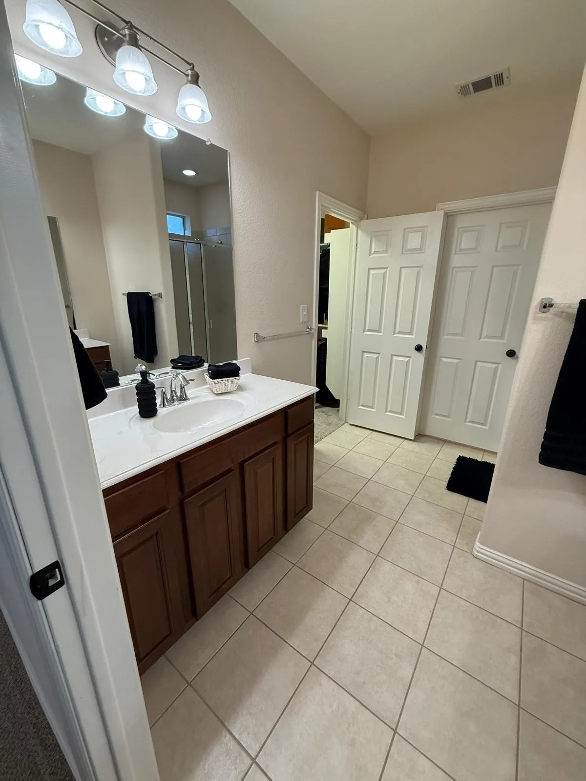Single Family Residence For Rent in Collin County , 6406 Shakespeare Place, Dallas, Texas 75252, 3 Bedroom, 3 Bathroom, 2 Garage spaces, 2,243 Sqft, built in 2008, mls#21376707, Real Estate Agent in Dallas, Homes For Rent in Collin county, Homes For Rent in Dallas, Realtor in Dallas Texas, Real Estate Brokerage Independent Realty Texas, Luminita Cordes Realtor