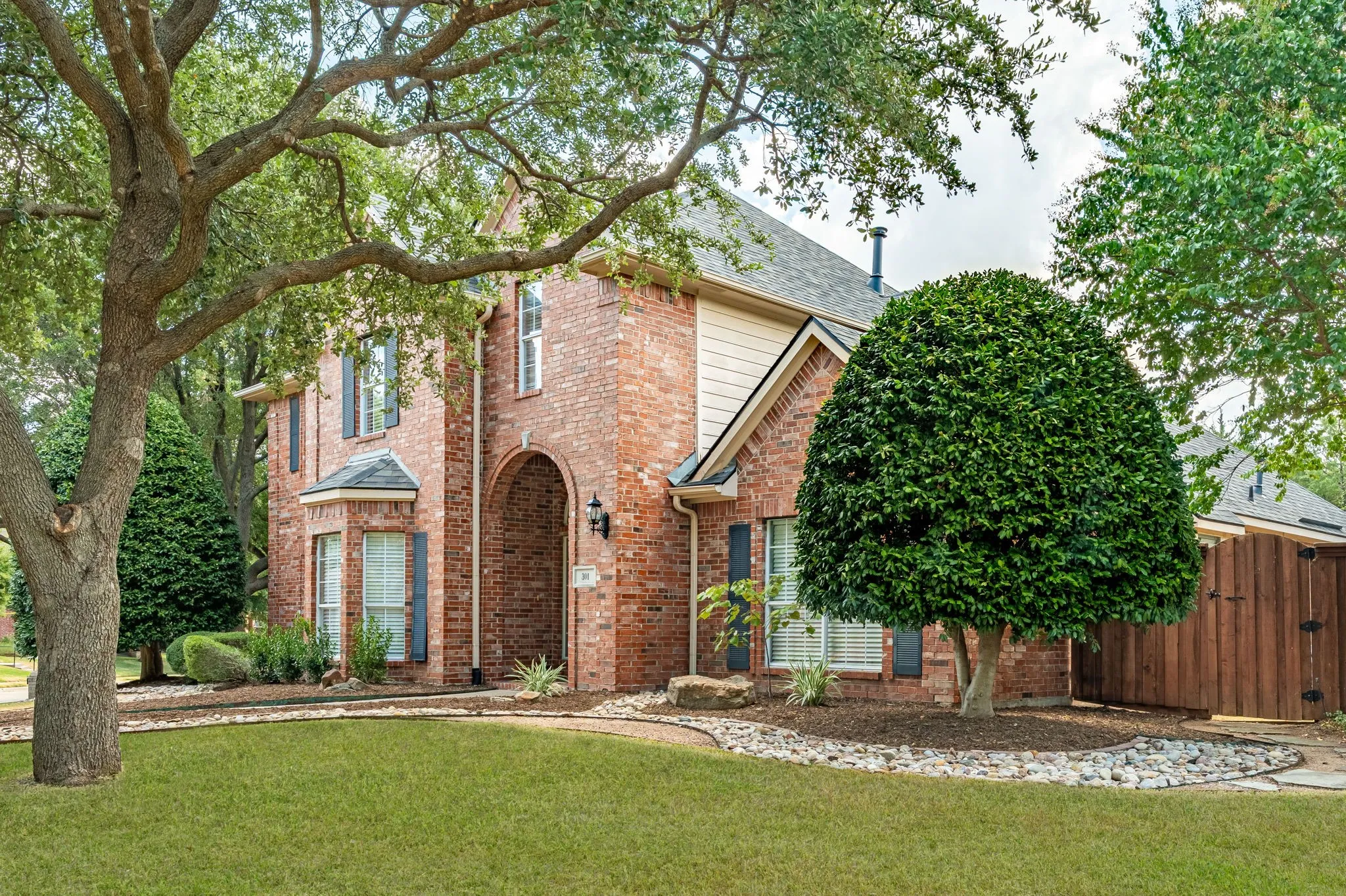 Single Family Residence For Sale in Collin County , 301 Belvedere Drive, Allen, Texas 75013, 4 Bedroom, 3 Bathroom, 2 Garage spaces, 2,514 Sqft, built in 1994, mls#21375588, Real Estate Agent in Allen, Homes For Sale in Collin county, Homes For Sale in Allen, Realtor in Allen Texas, Real Estate Brokerage Independent Realty Texas, Luminita Cordes Realtor