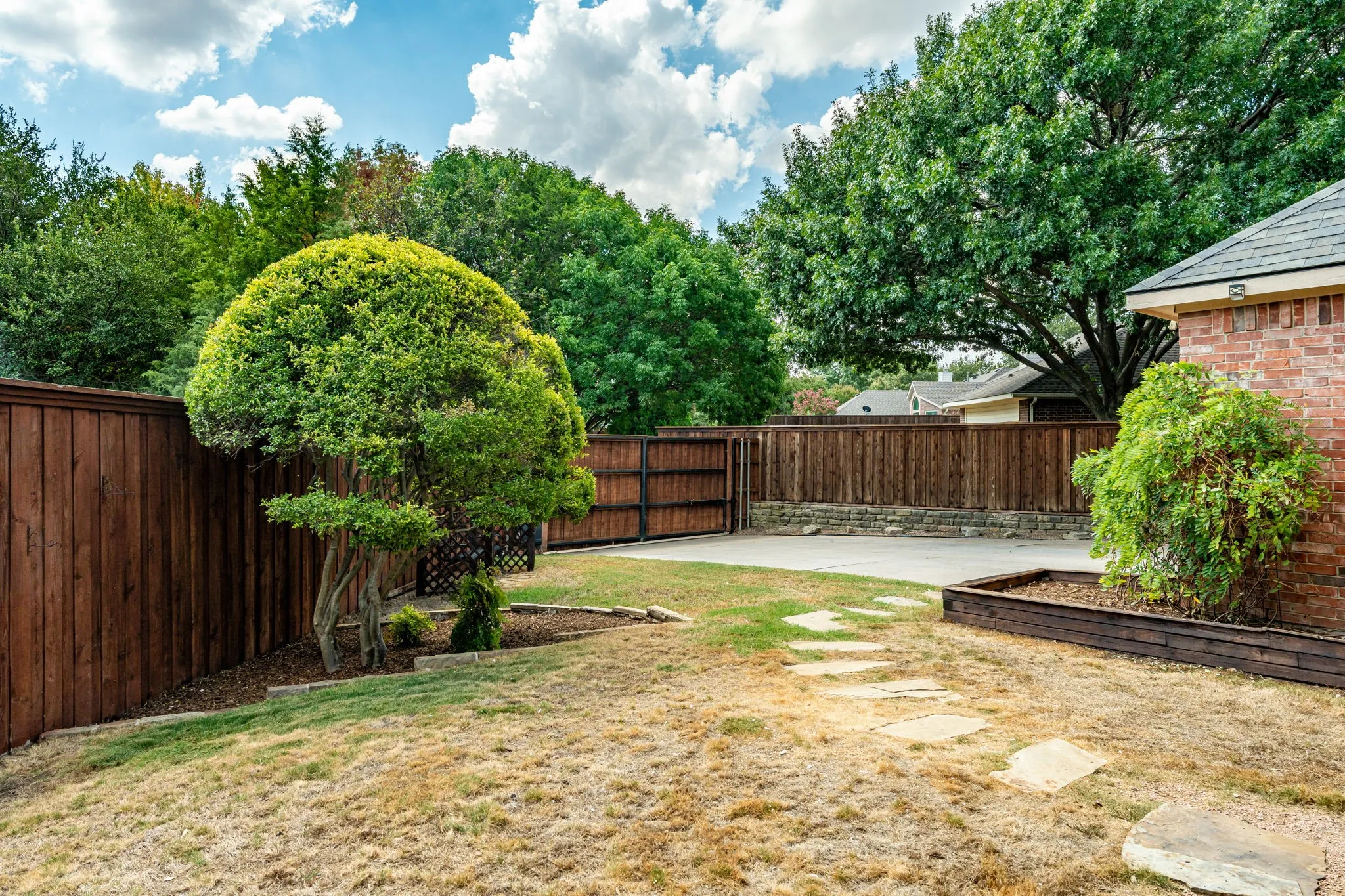 Single Family Residence For Sale in Collin County , 301 Belvedere Drive, Allen, Texas 75013, 4 Bedroom, 3 Bathroom, 2 Garage spaces, 2,514 Sqft, built in 1994, mls#21375588, Real Estate Agent in Allen, Homes For Sale in Collin county, Homes For Sale in Allen, Realtor in Allen Texas, Real Estate Brokerage Independent Realty Texas, Luminita Cordes Realtor